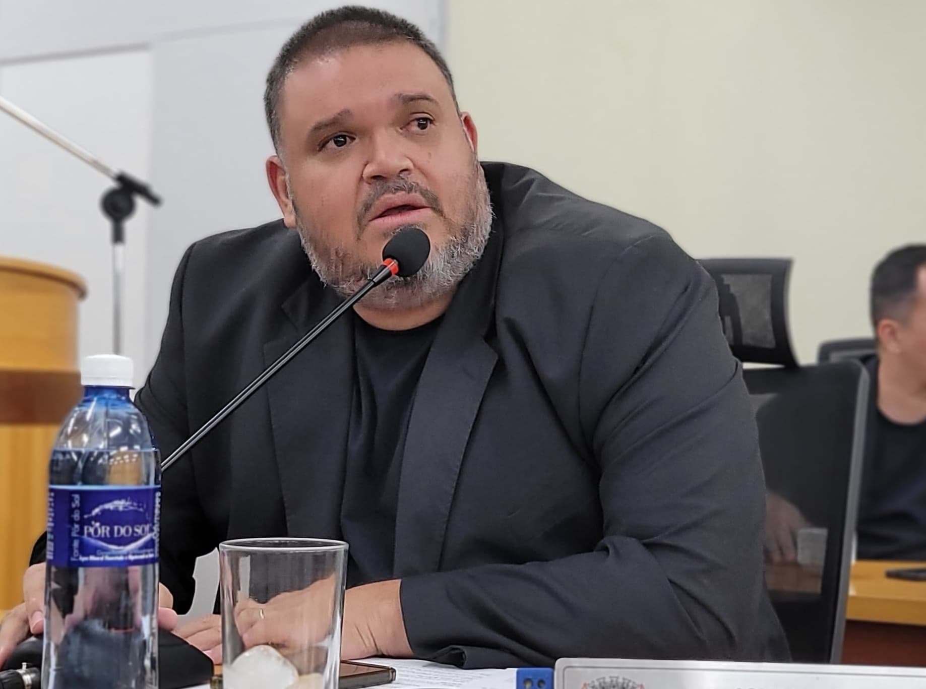 Jovan busca informações sobre gratificação por encargos especiais a servidores municipais