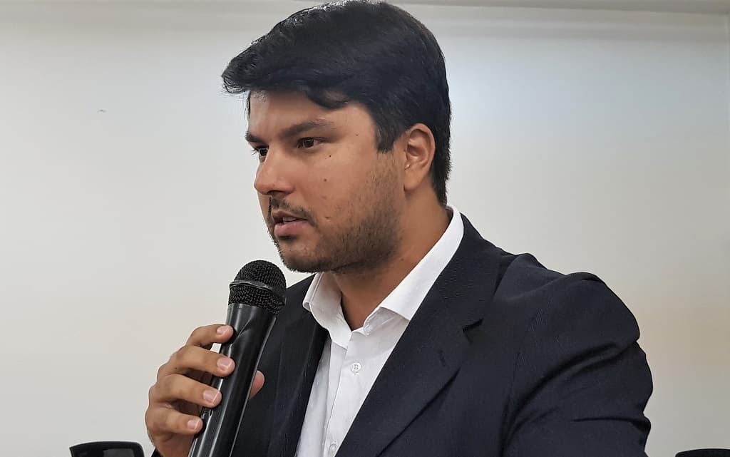 Vereador pede recapeamento da principal via do Bairro Aeroporto