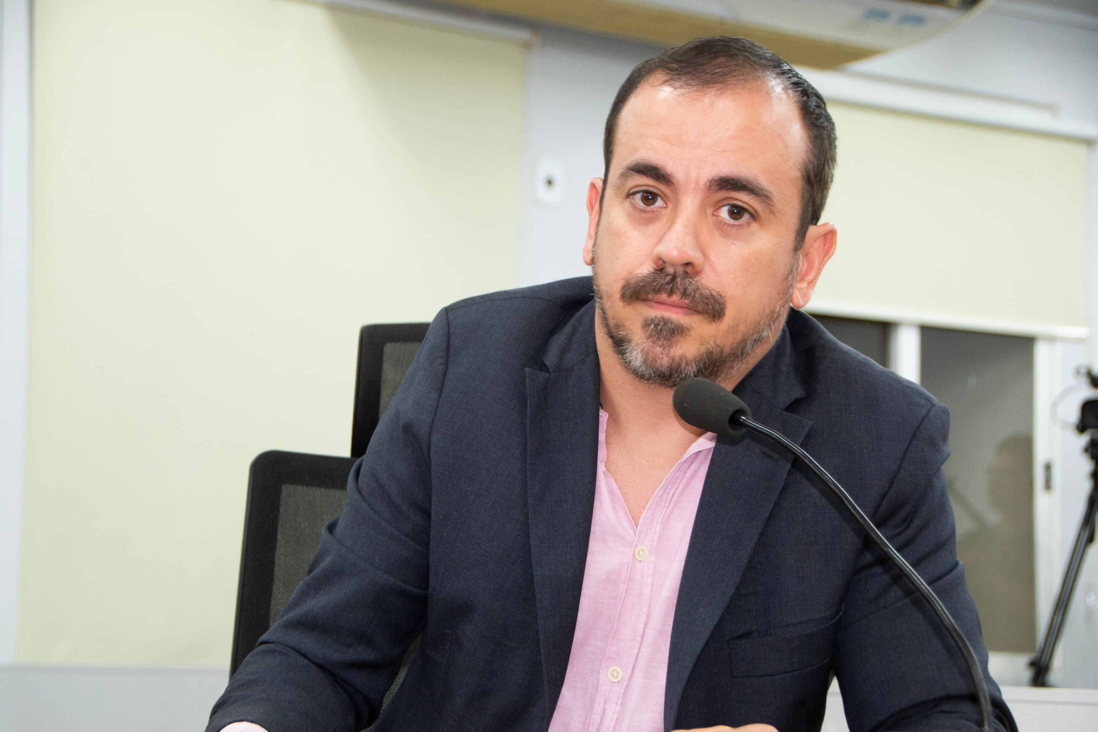 Daniel pede melhor identificação de ponto de ônibus existente na área central da cidade