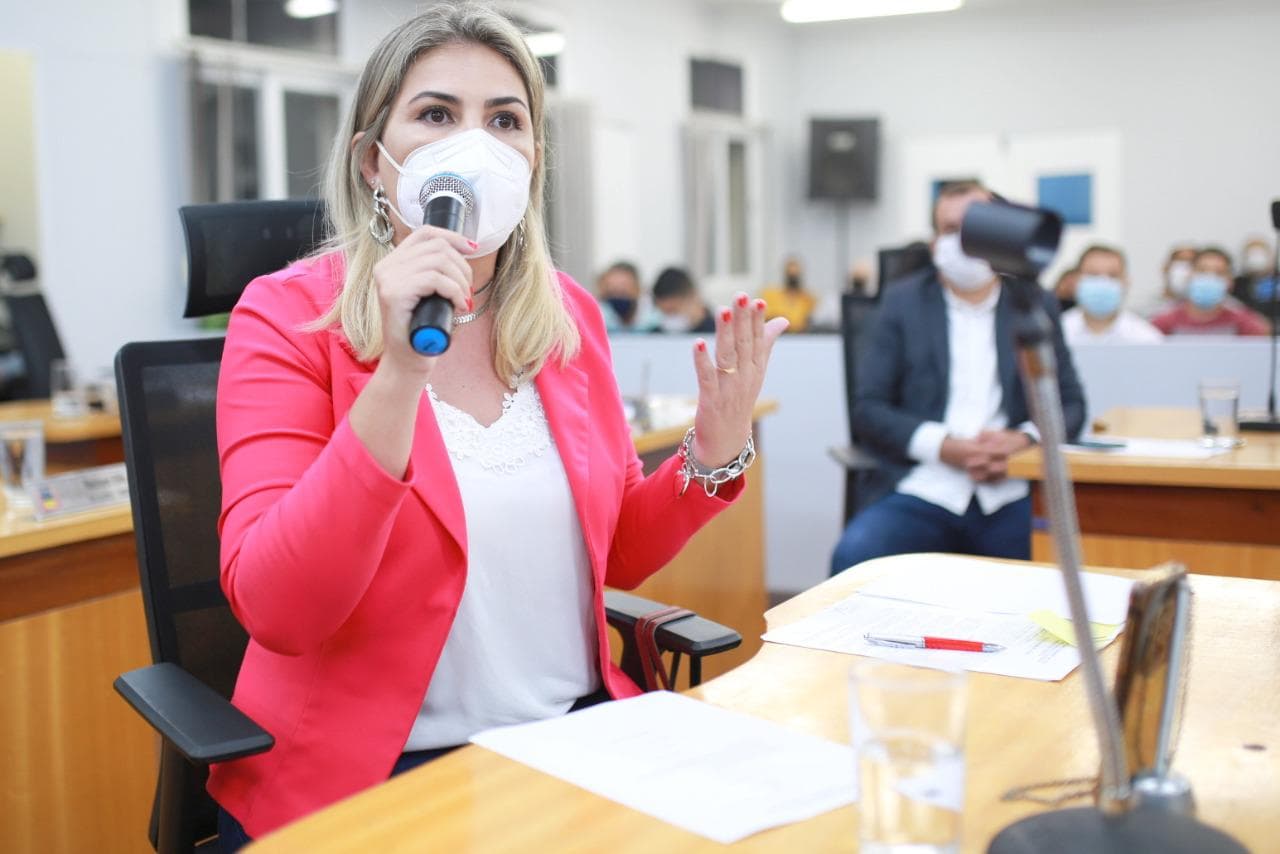 Vereadora busca informações sobre a aplicação da Lei do Sinal Vermelho