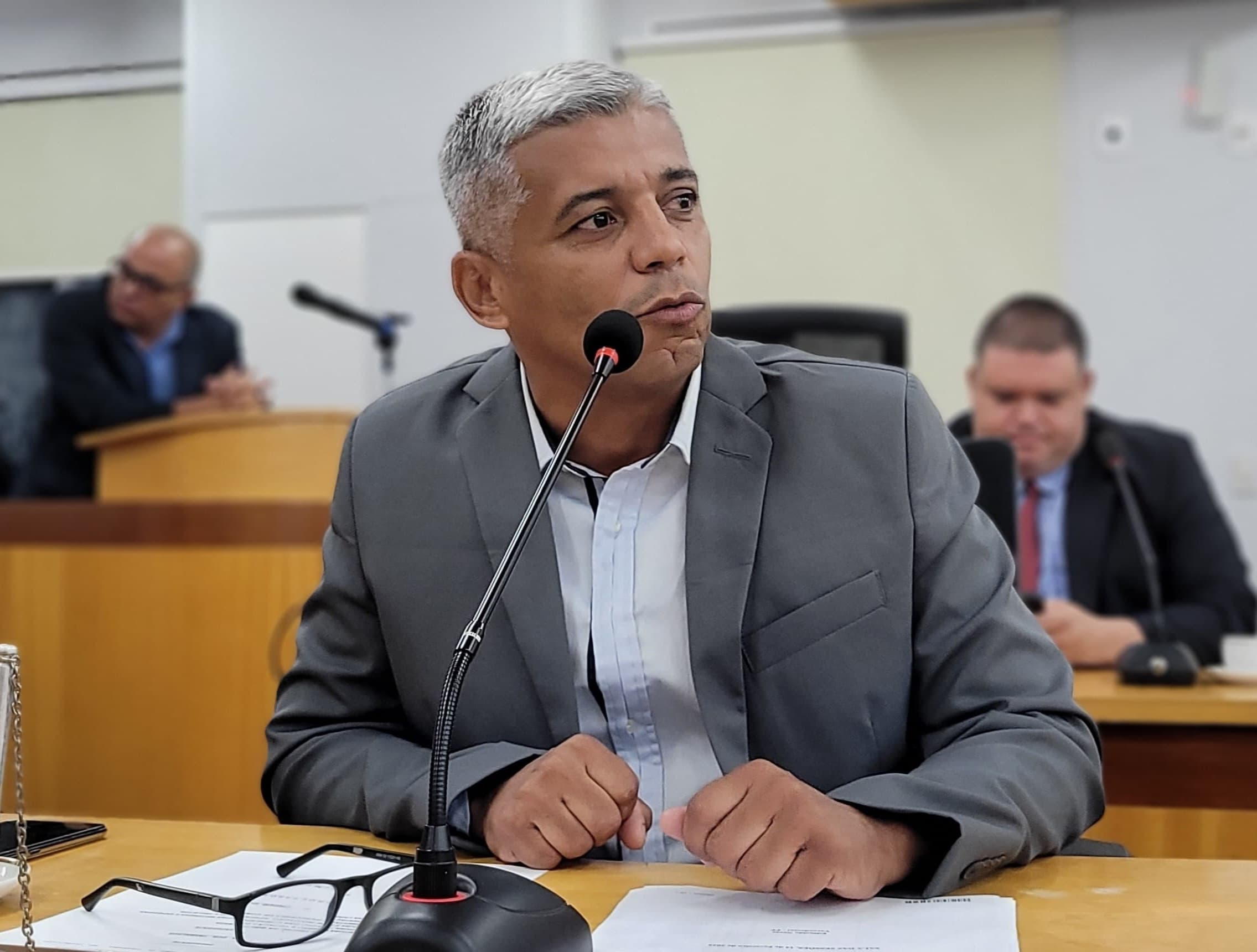 Edinaldo reivindica cursos de libras para atender servidores das unidades de saúde