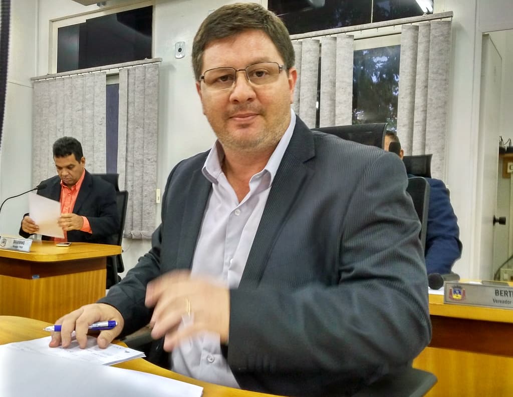 Vereador solicita transporte público para atender região ribeirinha