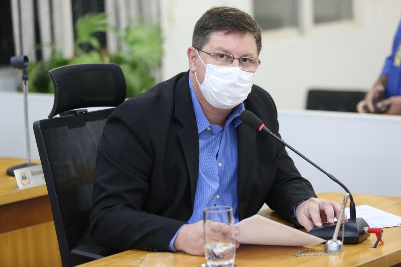 Durante sessão, vereador reivindica limpeza no Maria Leite e Universitário