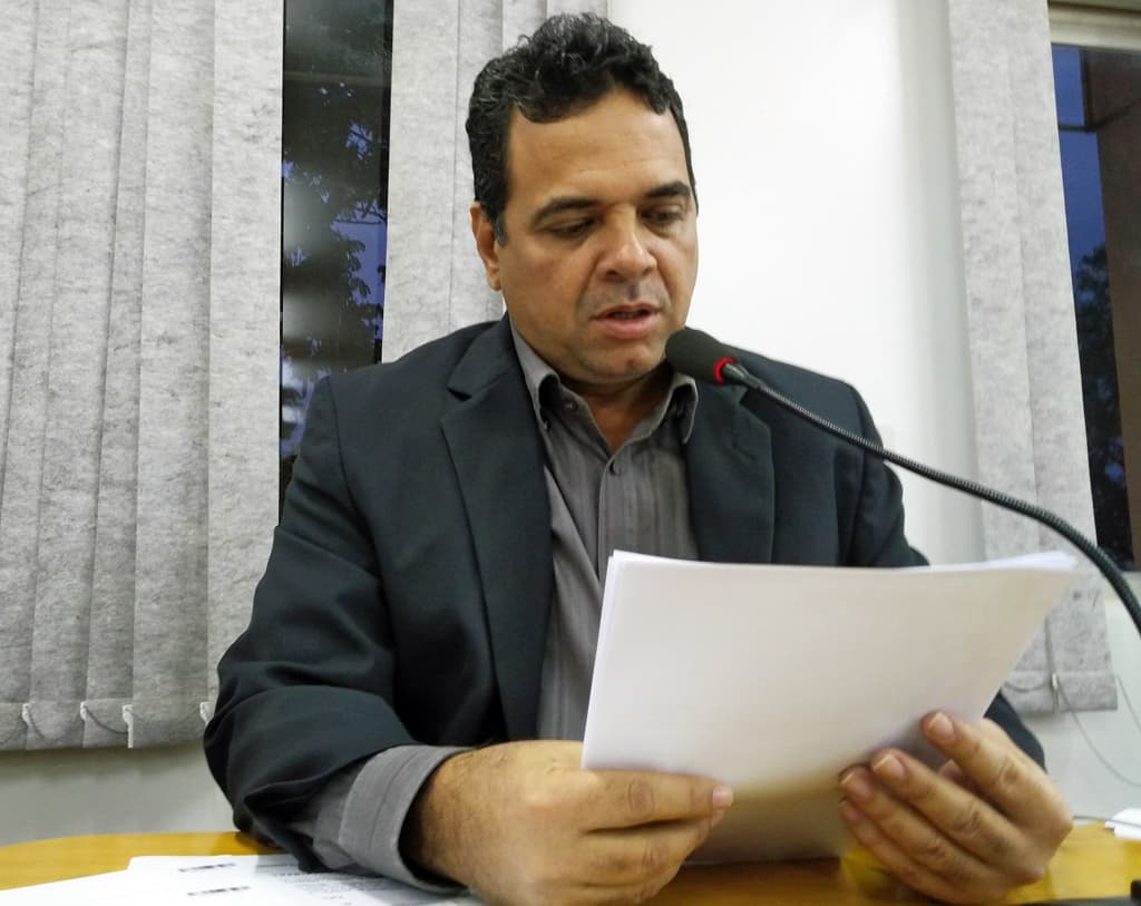 Vereador pede suspensão da cobrança de esgoto após cortes de água