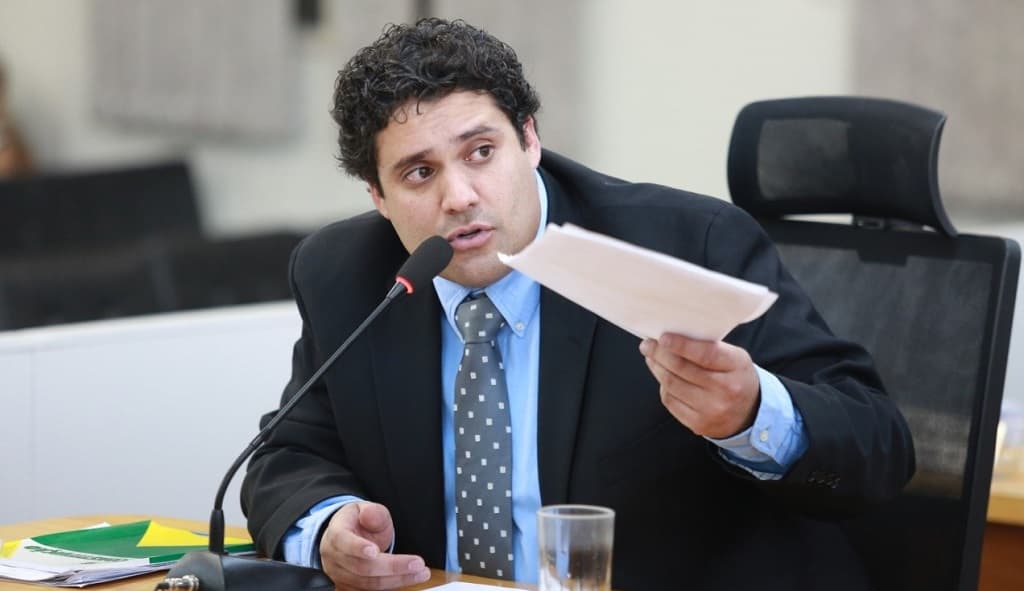 Vereador pede intervenção da bancada federal contra taxa da energia solar