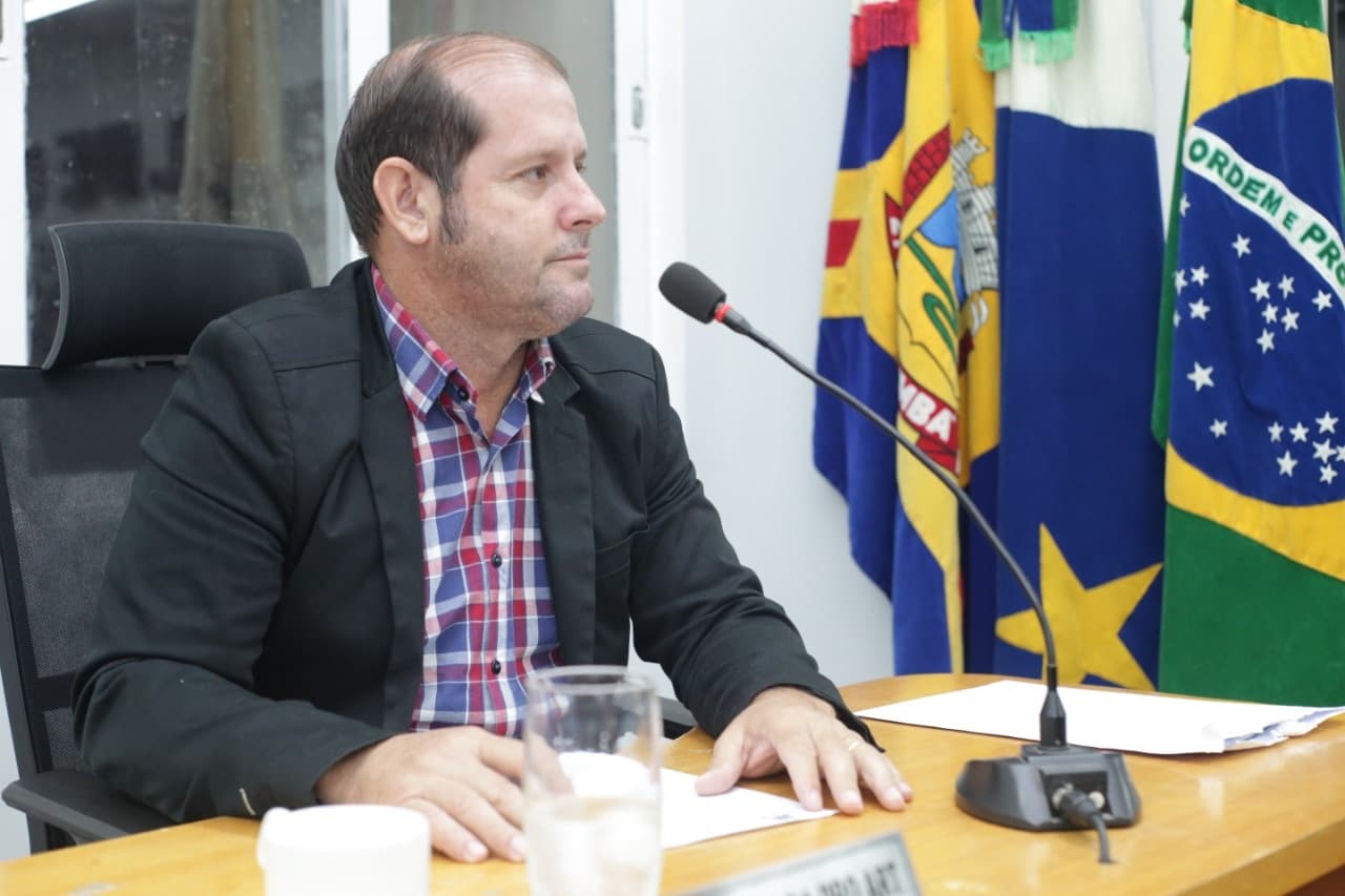 Vereador reivindica recuperação do pavimento da Rua José Barros Maciel