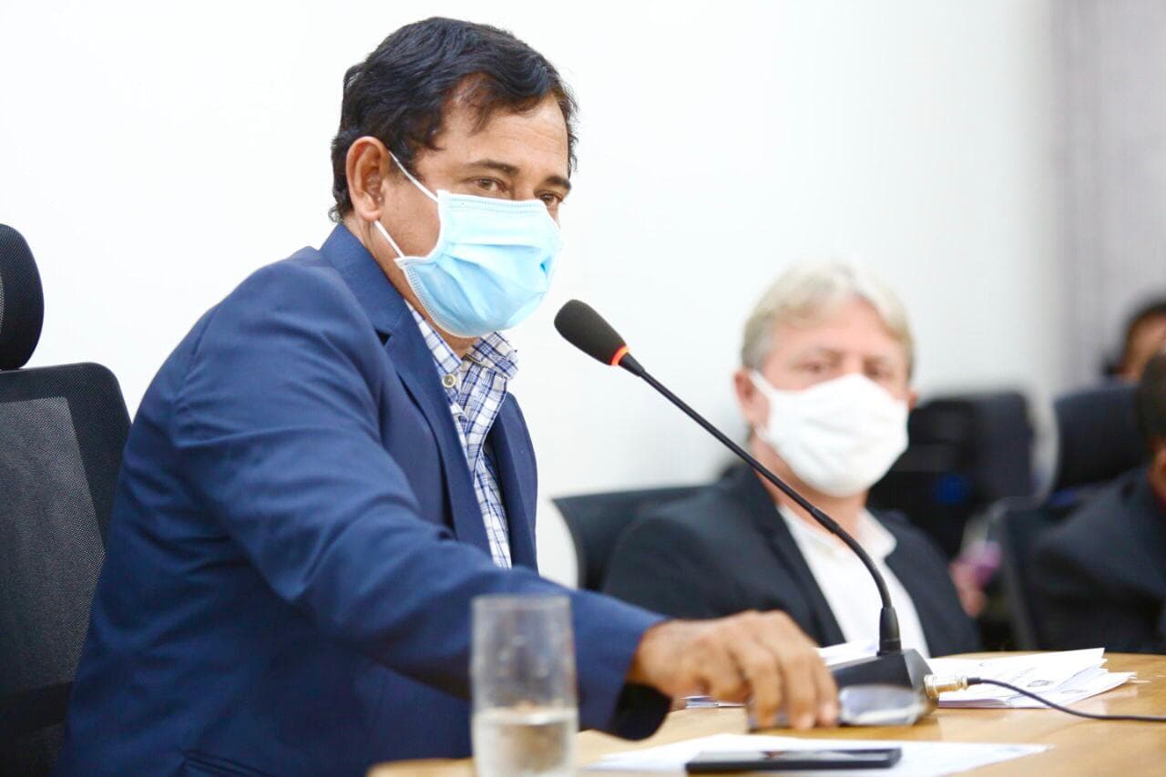 Moradores pedem limpeza e estrutura em praça, para desenvolvimento de projeto social