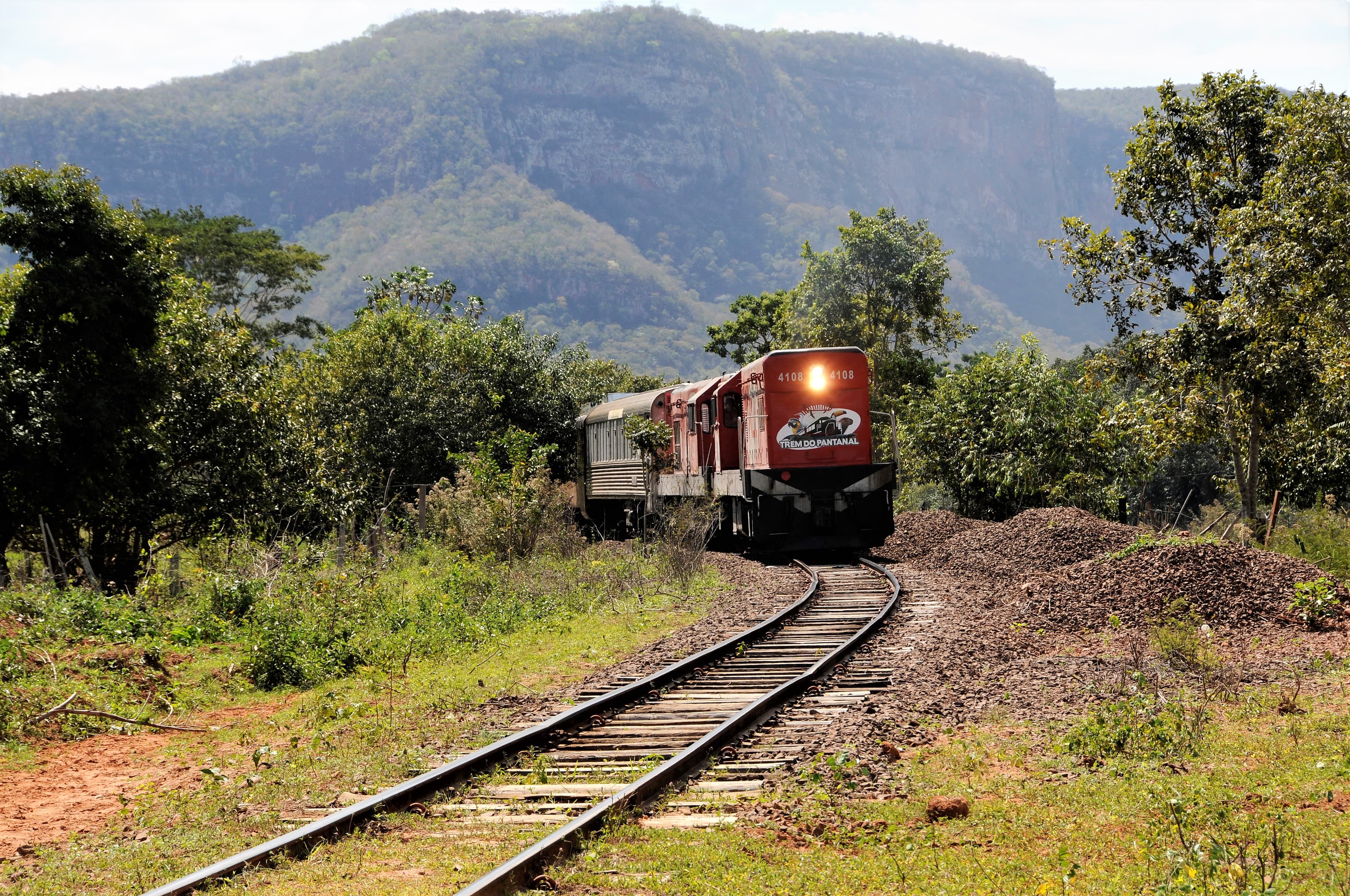 Com renovação de concessão anunciada, Câmara cobra trem de passageiros e de turismo