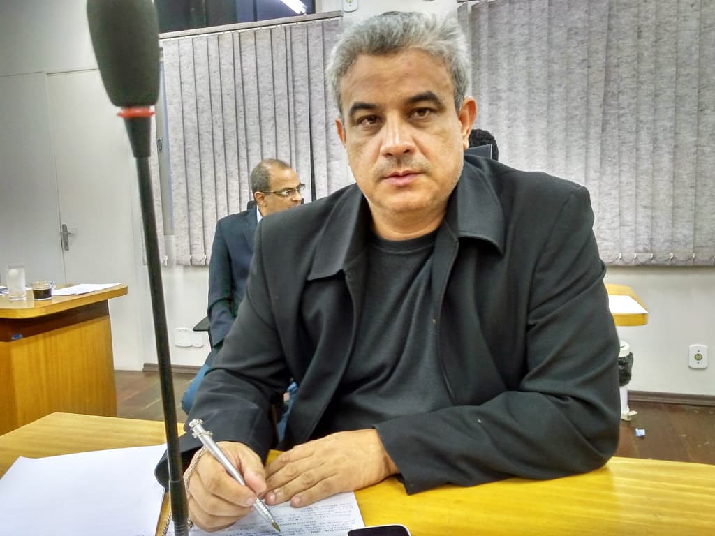 Vereador solicita reparo no sistema de iluminação pública no Vitória Régia