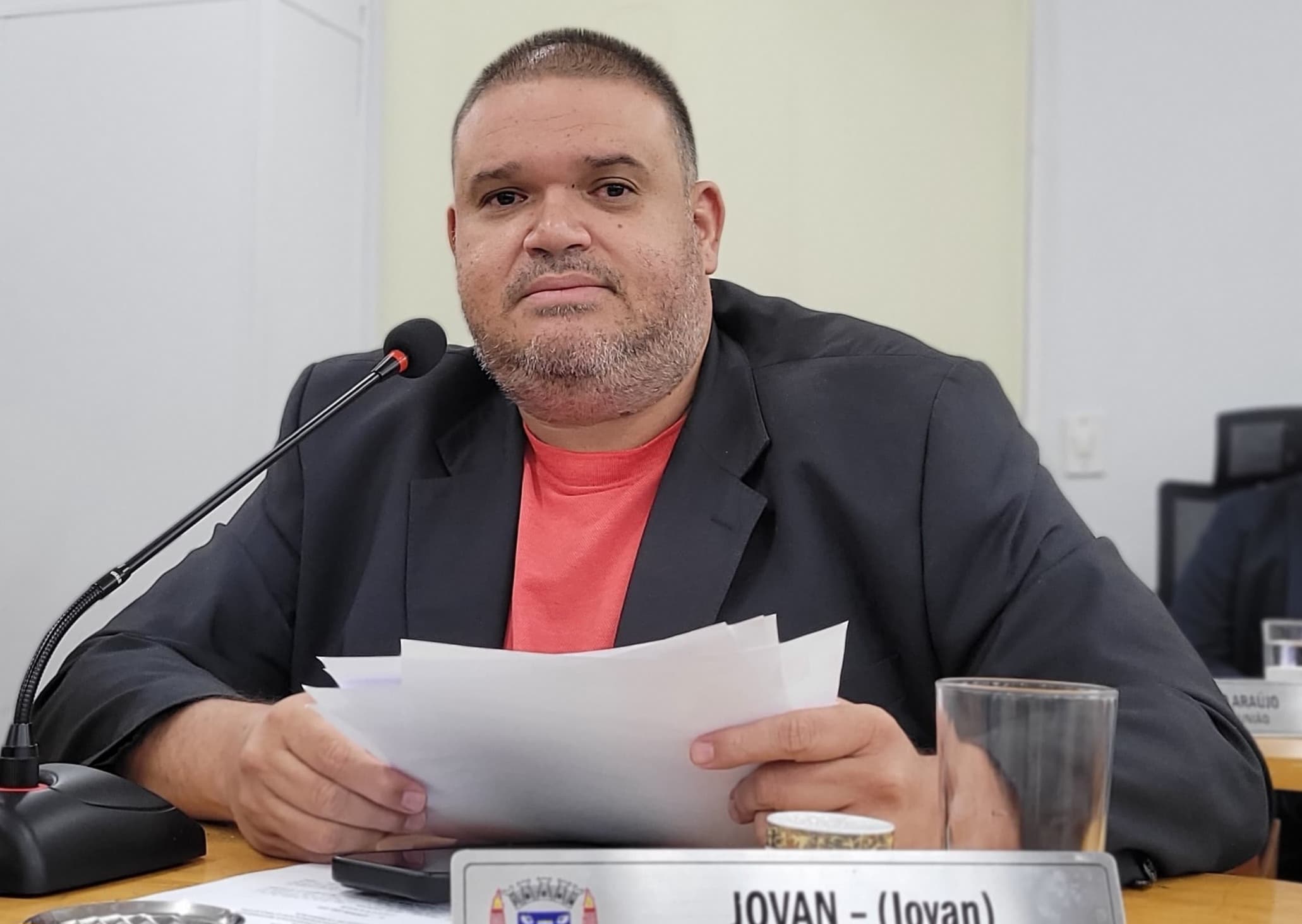 Jovan destaca necessidade de profissional médico fixo na unidade Fernando Moutinho