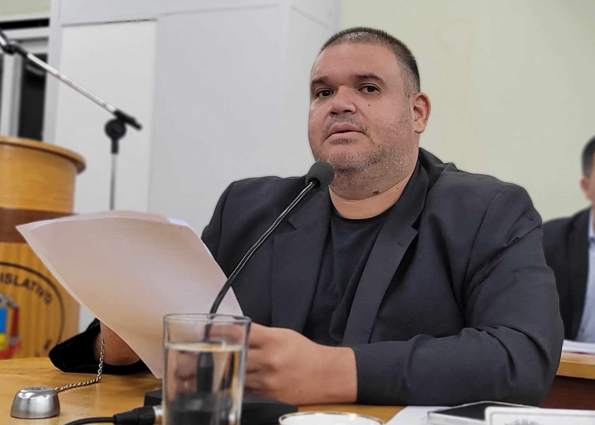 Jovan cobra informações sobre reforma, revitalização e ampliação da praça do Generoso