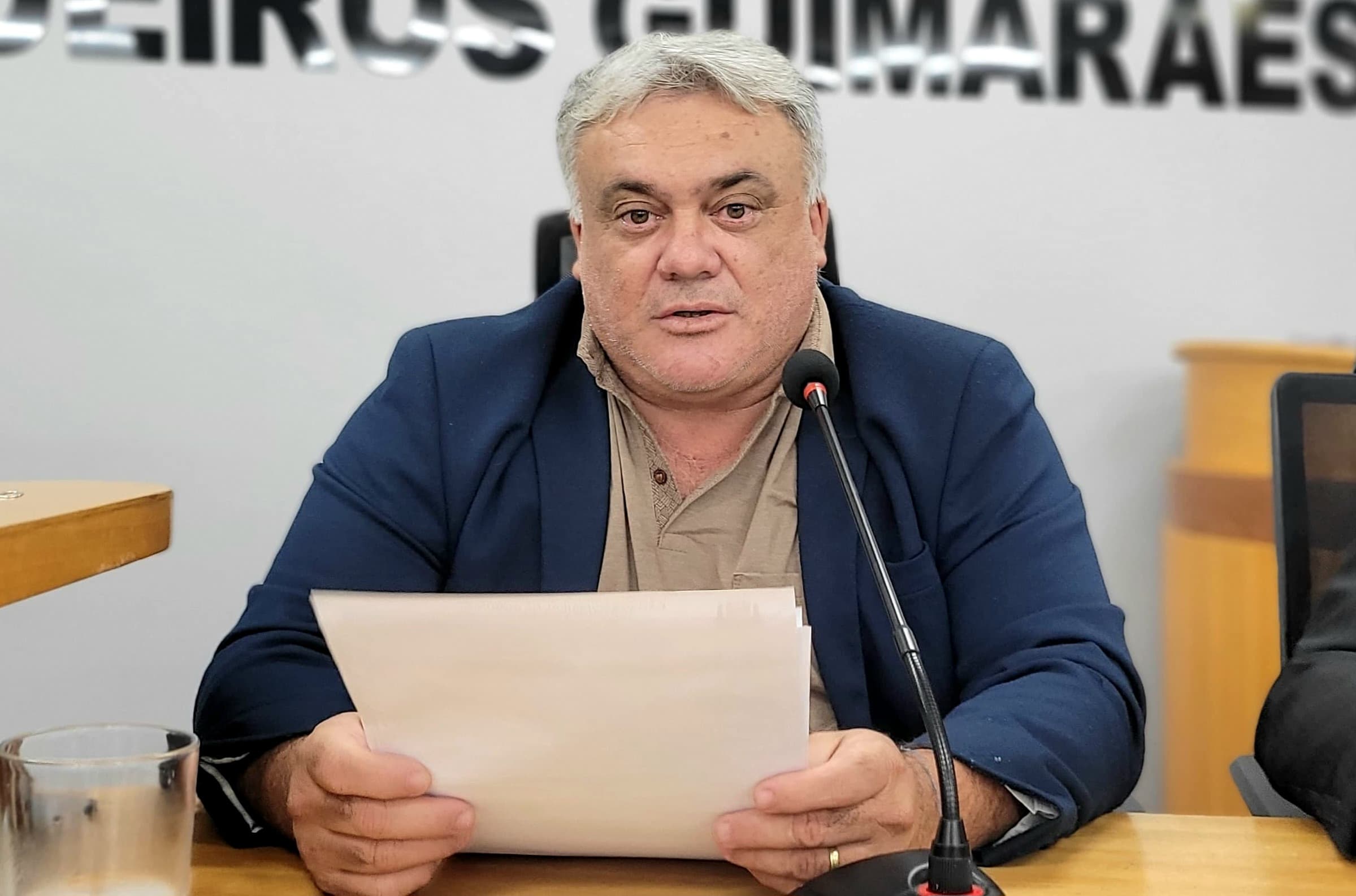 Genilson pede doação de ponto de internet para atender a Rádio da APAE