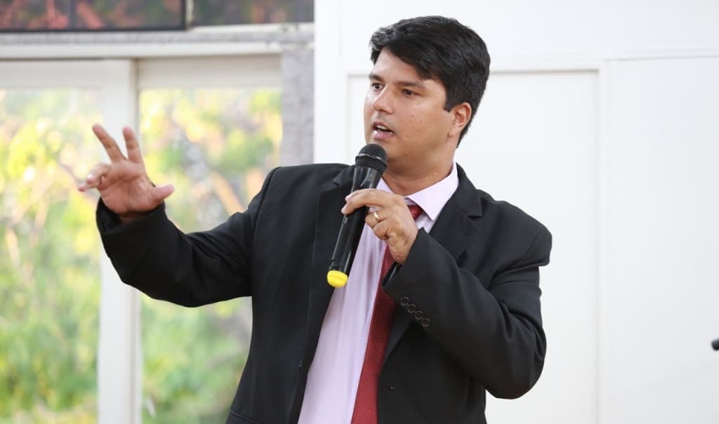Vereador pede apoio de senador para implantação de Projeto Seguro Escolar em Corumbá