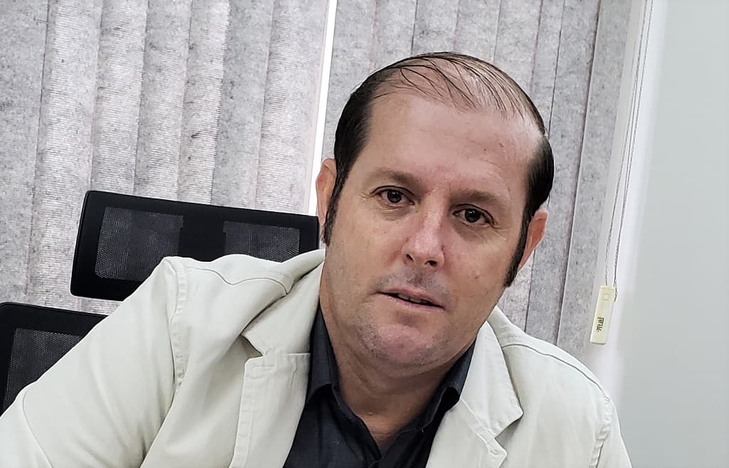 Vereador reivindica restauração de equipamentos de segurança de pedestre