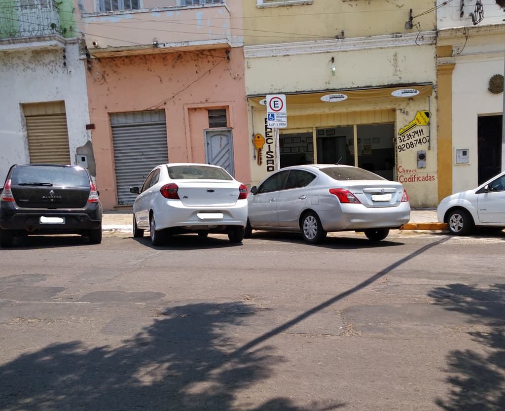 Trânsito: solicitada informações sobre número de vagas privativas na cidade