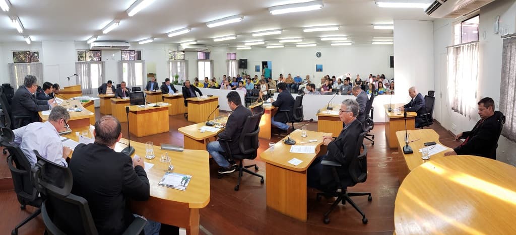 Câmara homenageia personalidades corumbaenses e professores de educação física