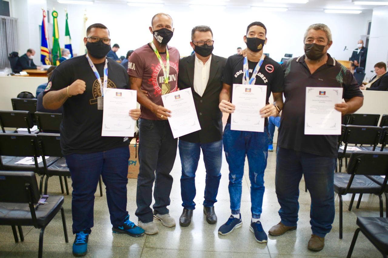 Câmara homenageia atletas por resultados positivos alcançados em competições nacionais