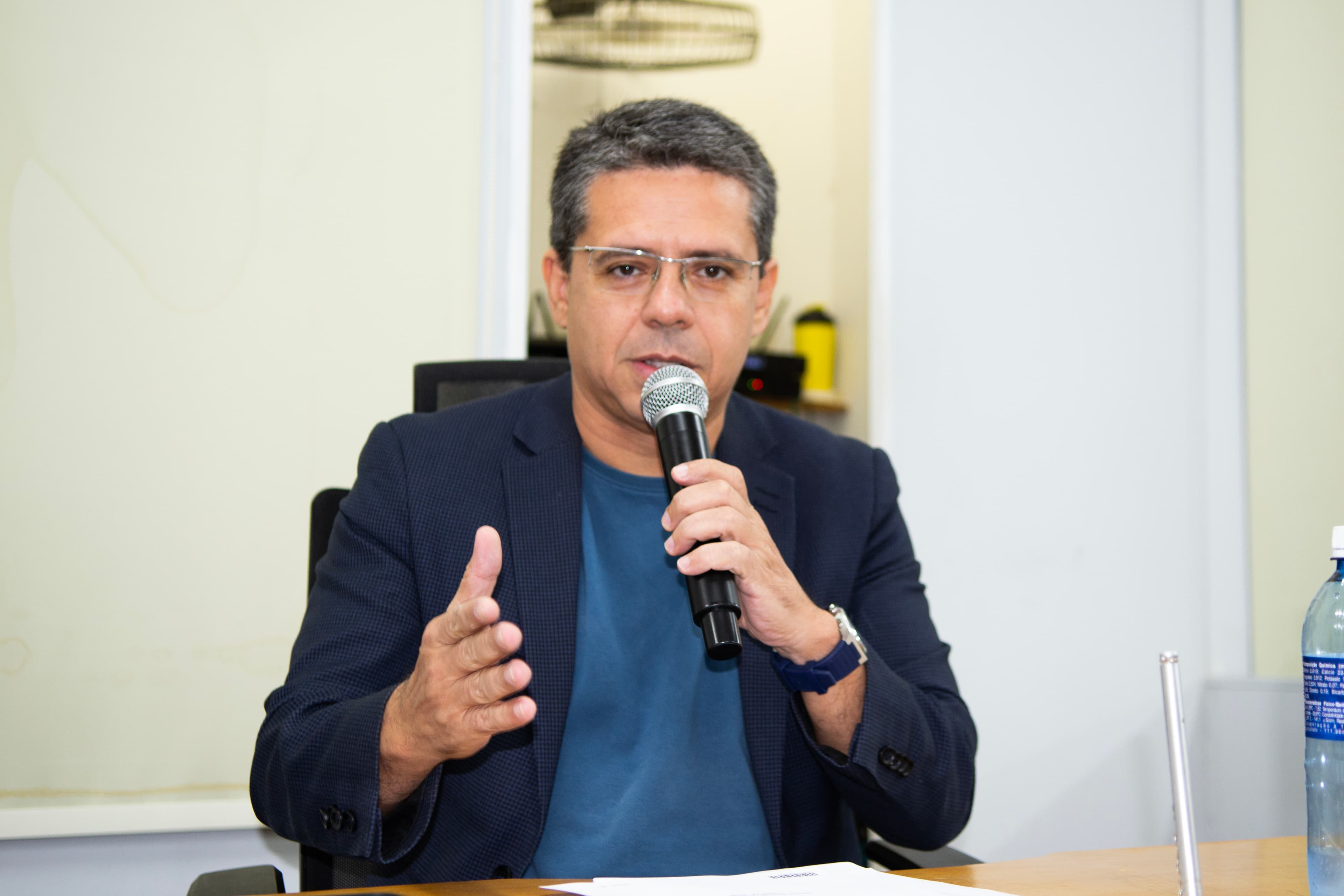 Alexandre cobra do Executivo, publicação de leis que se tornaram tácitas