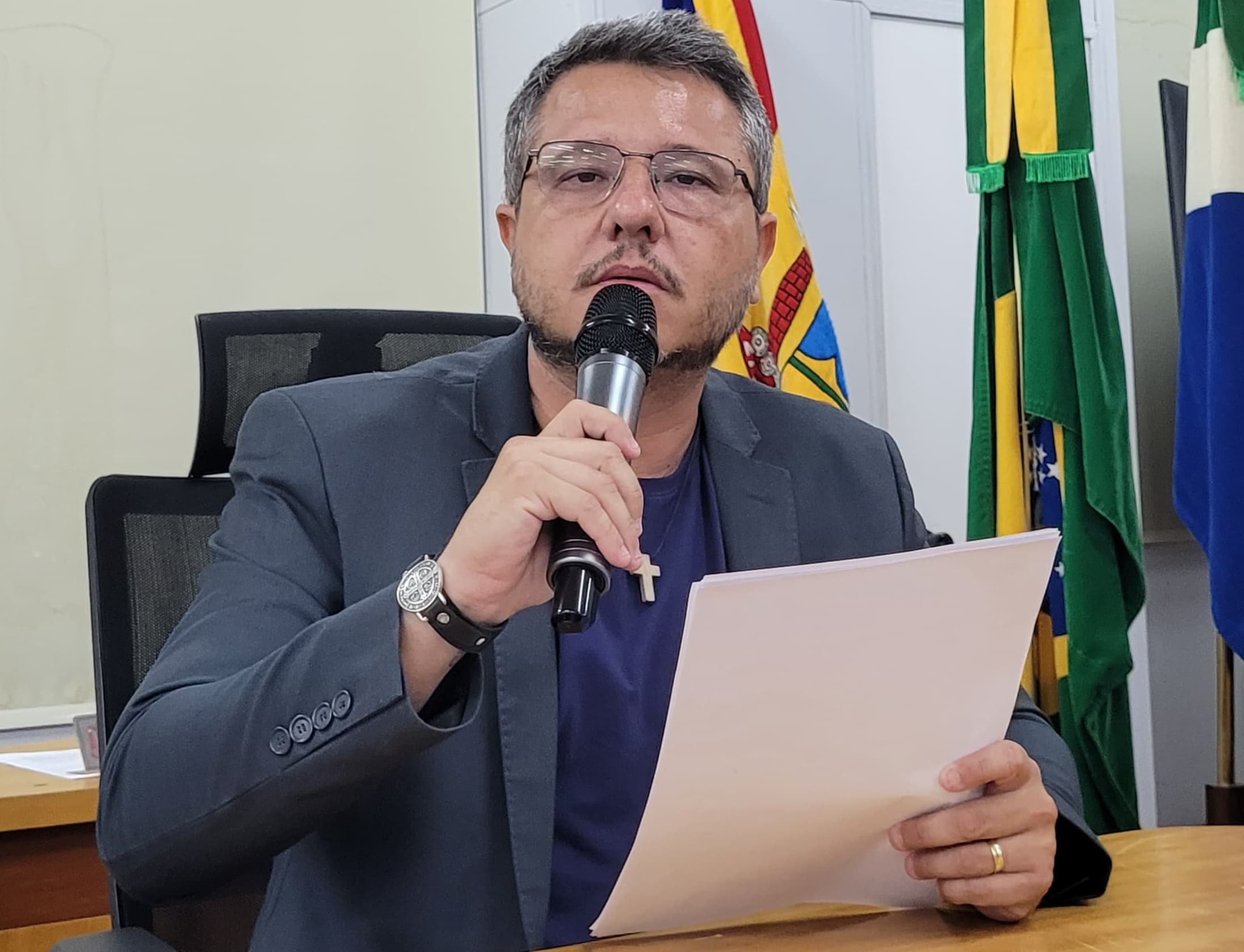 Cazarin questiona ausência de vacinadores em unidades de saúde de Corumbá