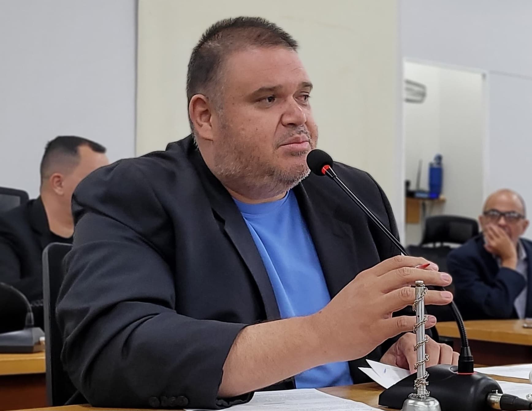 Jovan cobra providências sobre suposta ausência de profissionais de apoio escolar especializado