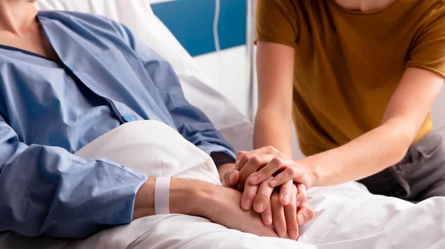 Presença de acompanhantes a pacientes sedados se torna lei em Corumbá