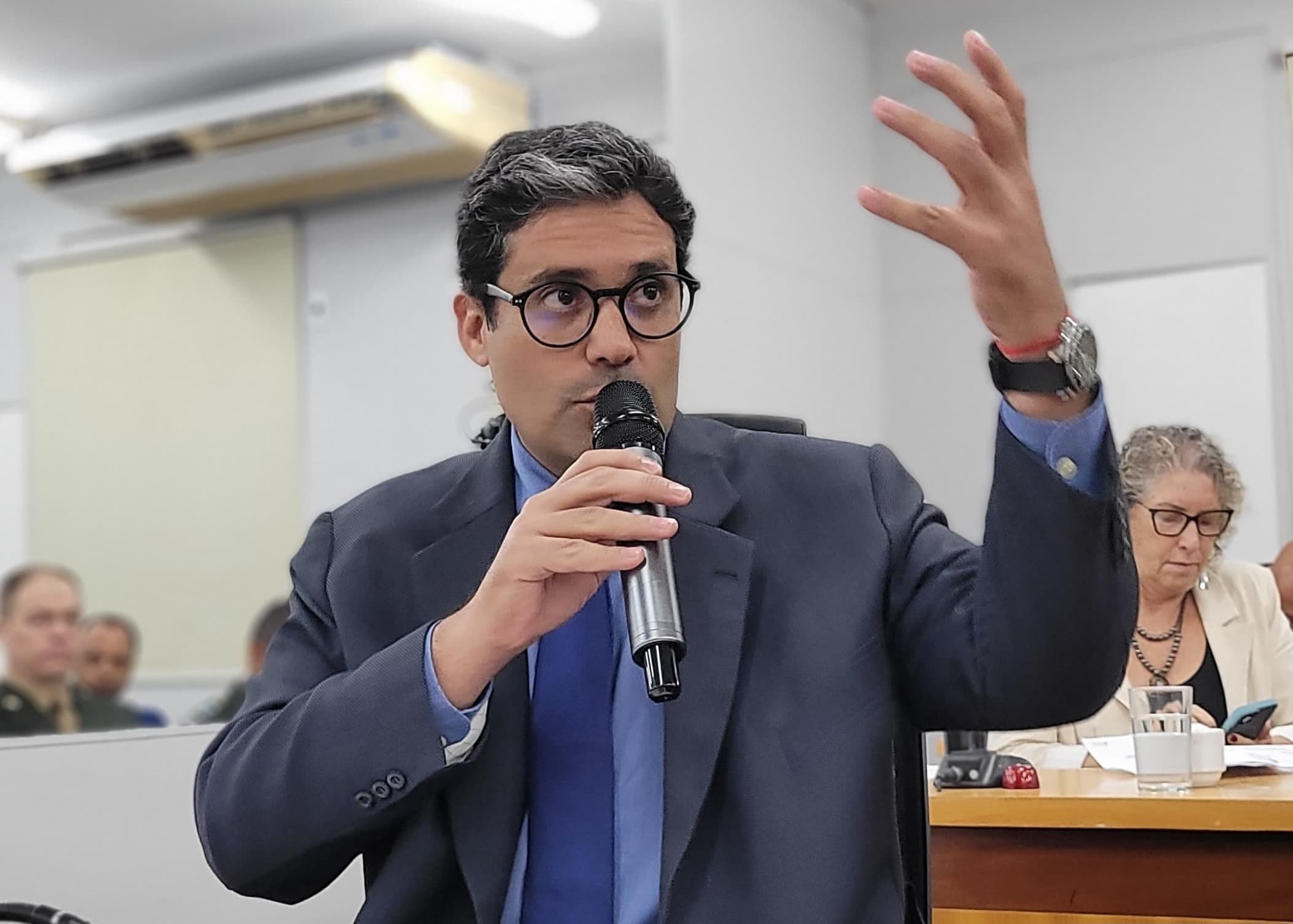 Chicão busca soluções para acabar com crise de gestão e planejamento na Prefeitura