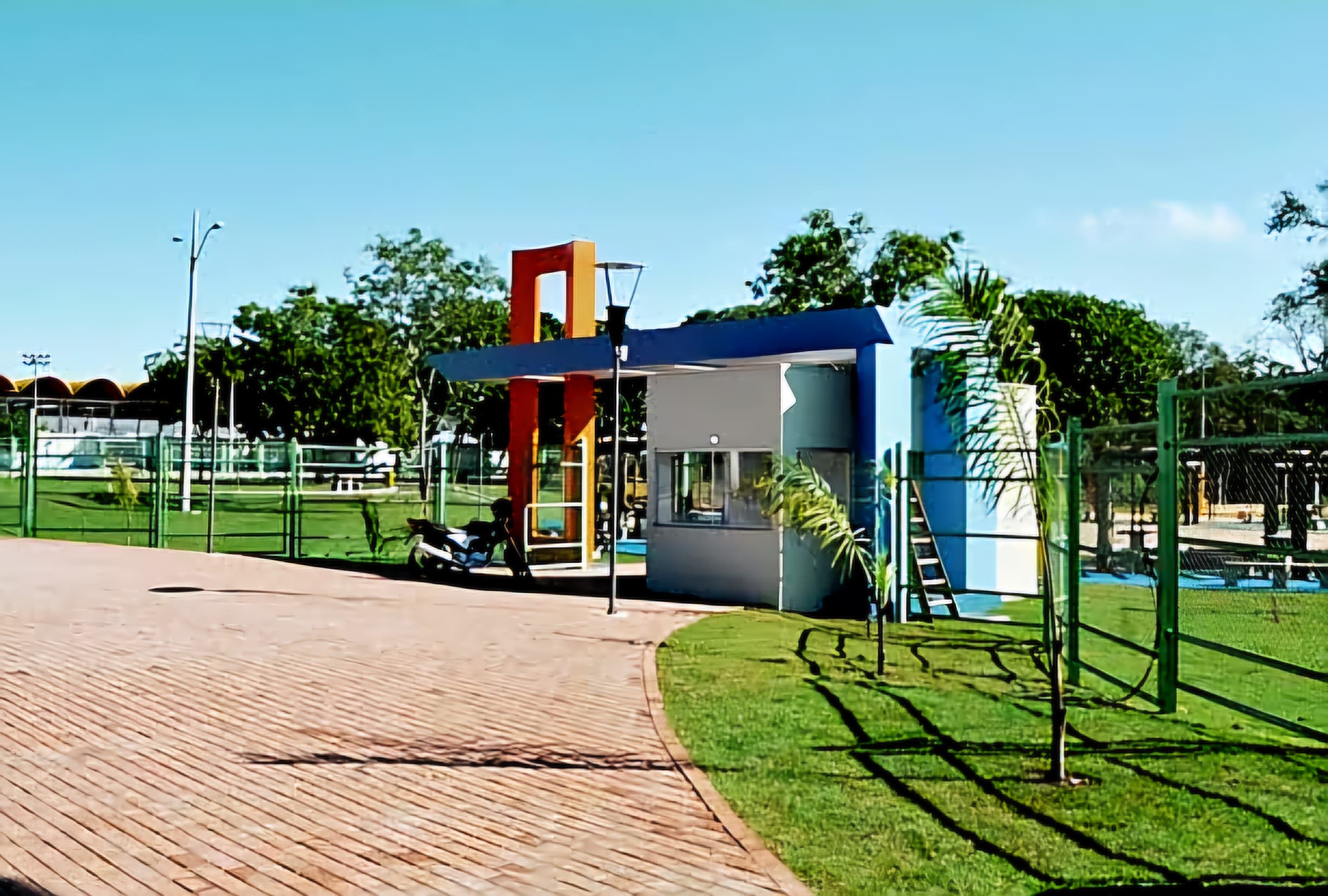 Elinho pede reabertura da Praça SESI Pantanal no Bairro Maria Leite