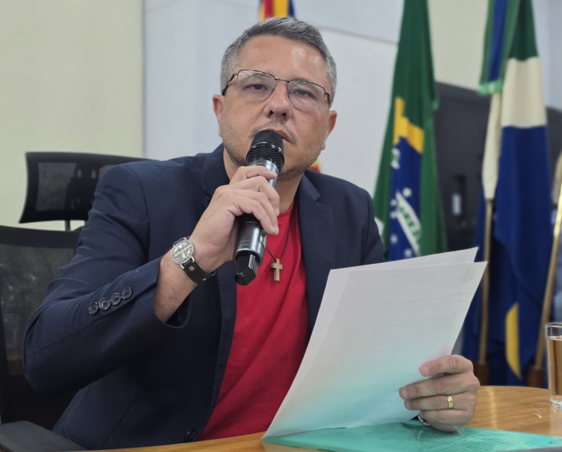 Cazarin solicita implantação de lixeiras no espaço de caminhadas do Poliesportivo