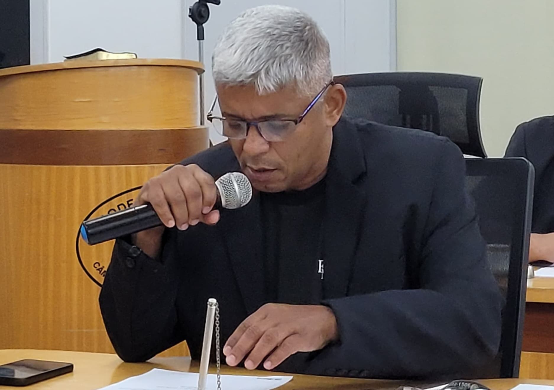 Edinaldo cobra providências para acabar com falta de água na parte alta da cidade