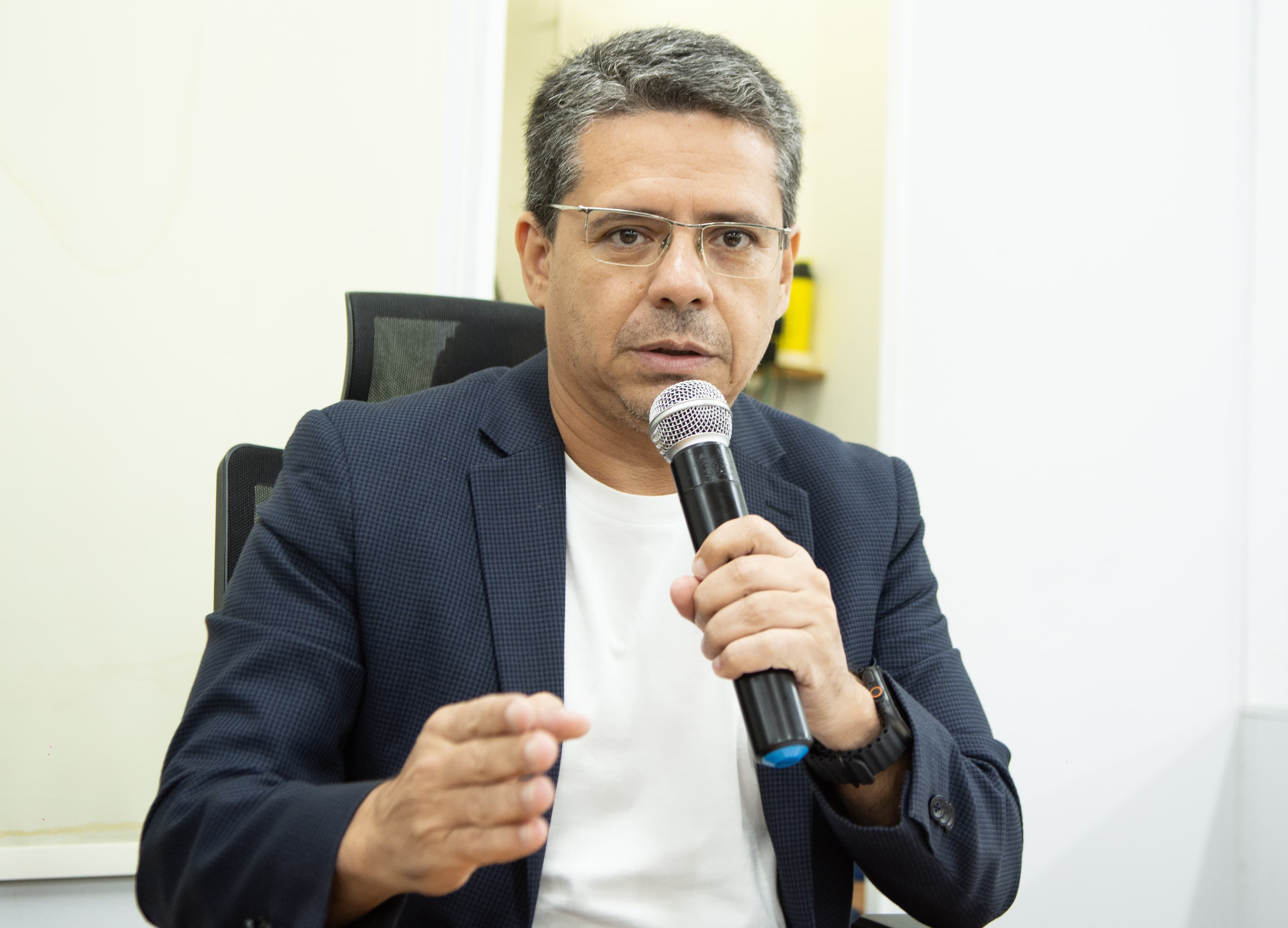Alexandre pede rebaixamento de lombada na entrada da cidade