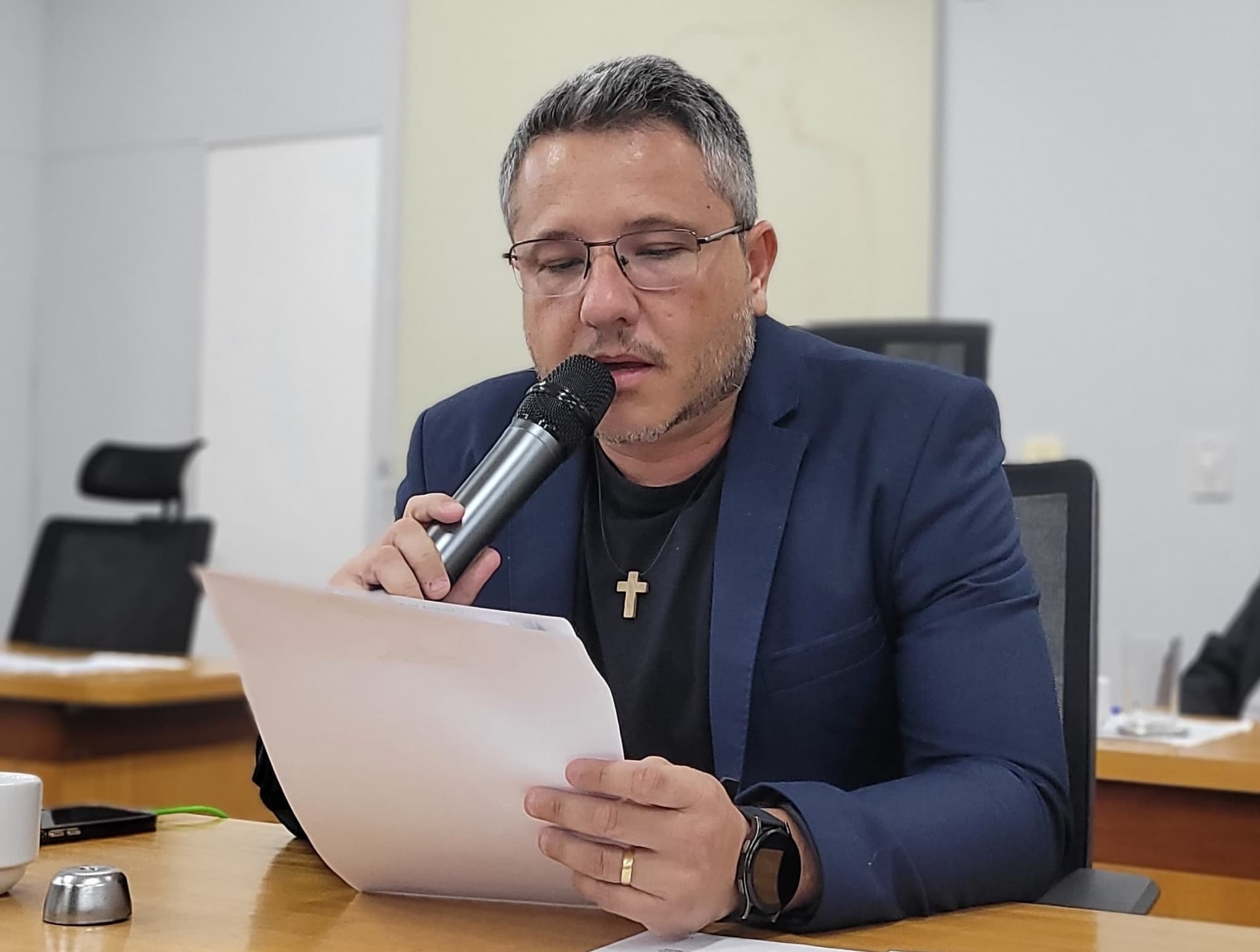 Cazarin defende campanhas permanentes de conscientização sobre descarte correto do lixo