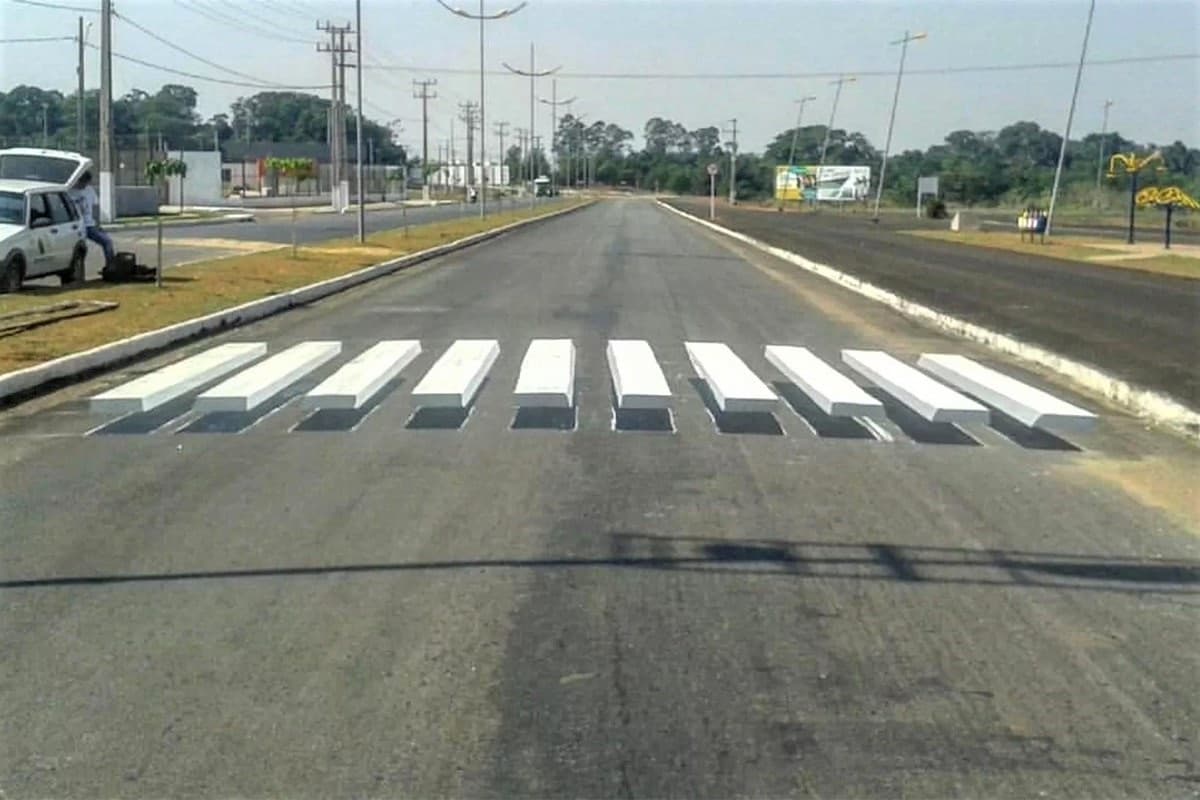 Vereador sugere pintura de faixas de pedestres tridimensionais na cidade