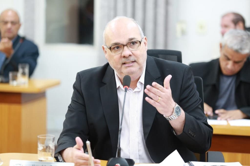 Vereador pede campanhas de conscientização sobre descarte de lixo na cidade