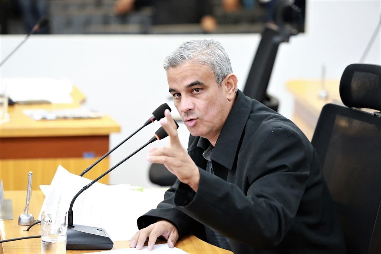 Vereador pede recuperação do pavimento de vias no Bairro Universitário