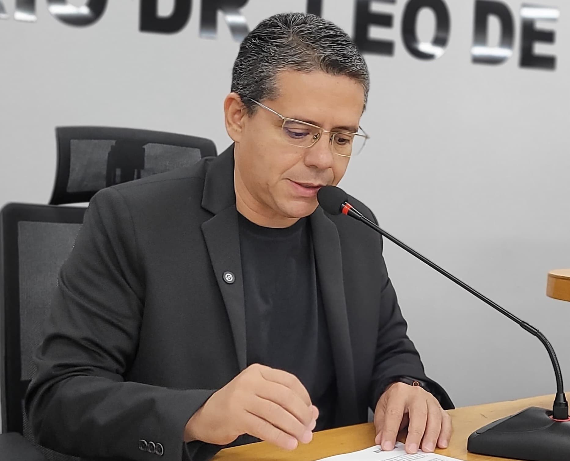 Alexandre busca apoio do Estado para disponibilização de neurocirurgião na cidade