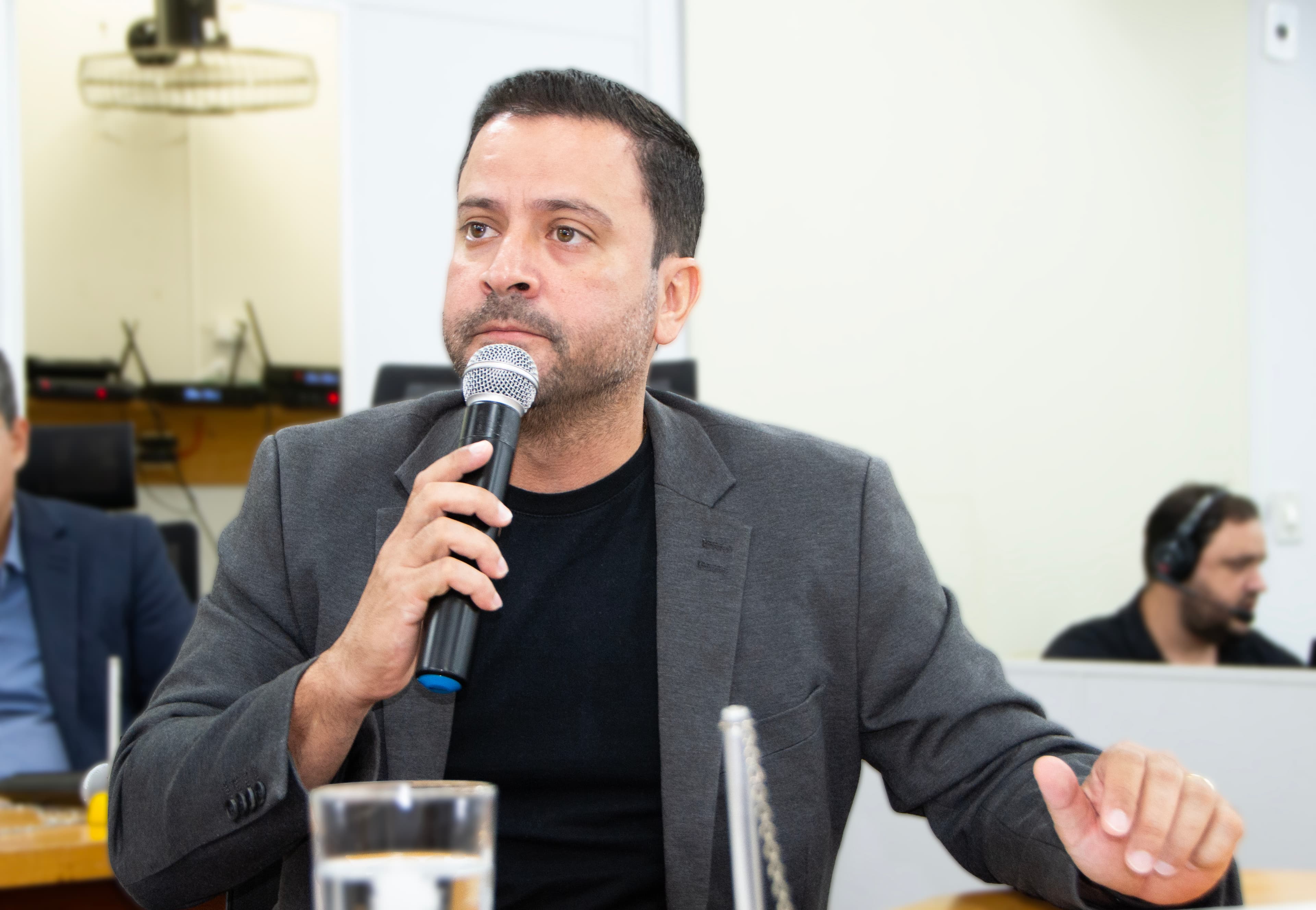 Elinho pede providências das autoridades para solucionar problema de energia em Porto Esperança
