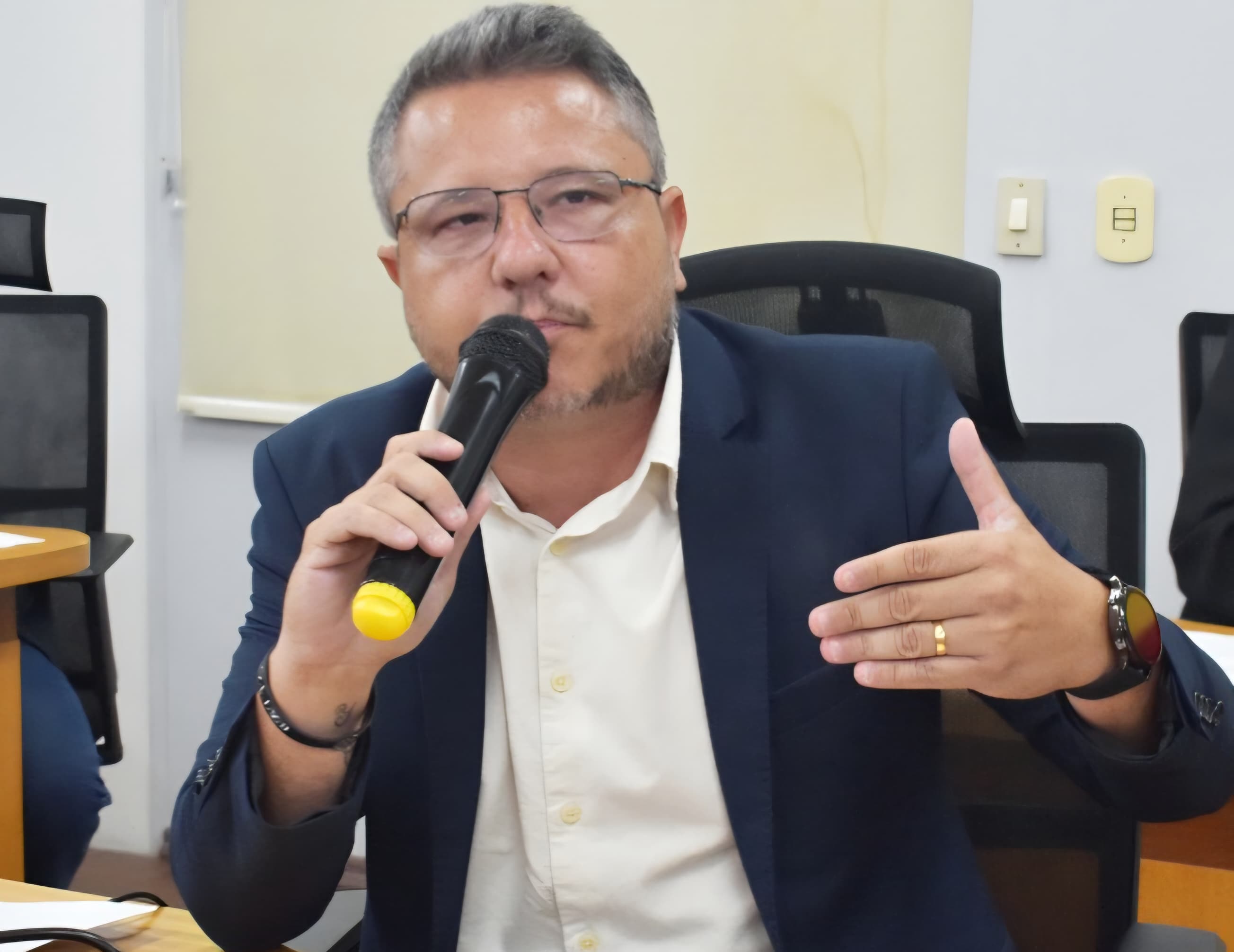 Cazarin cobra recuperação do pavimento após obras de saneamento básico