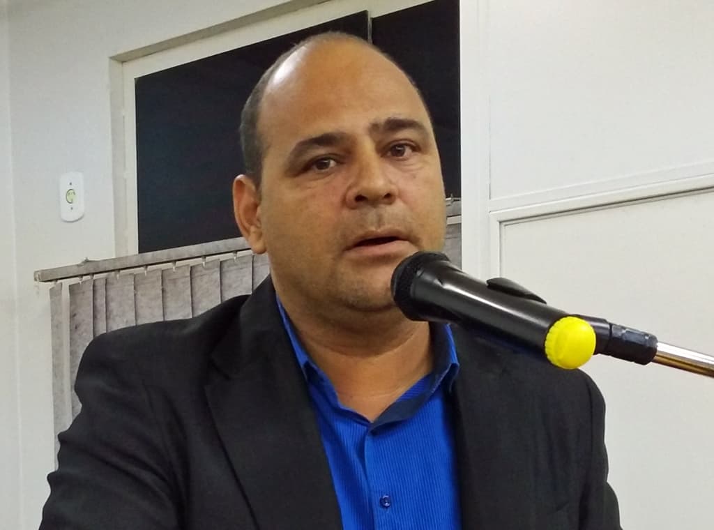 Vereador solicita limpeza e manutenção da Praça Generoso Ponce