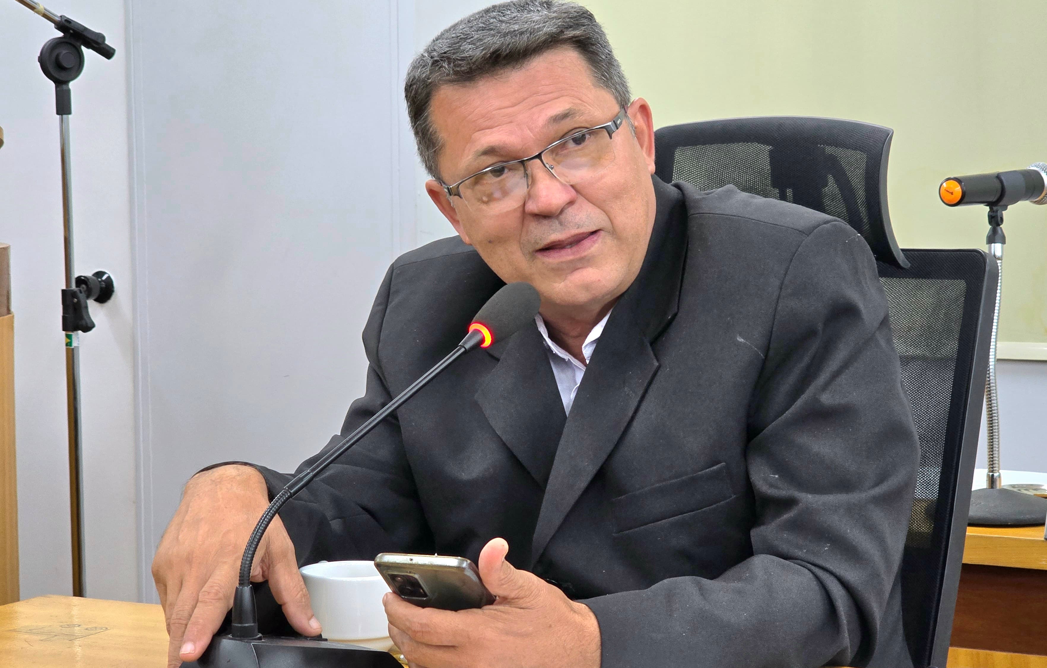 Vereador cobra recuperação de estrutura de quadra de escola destruída por vendaval