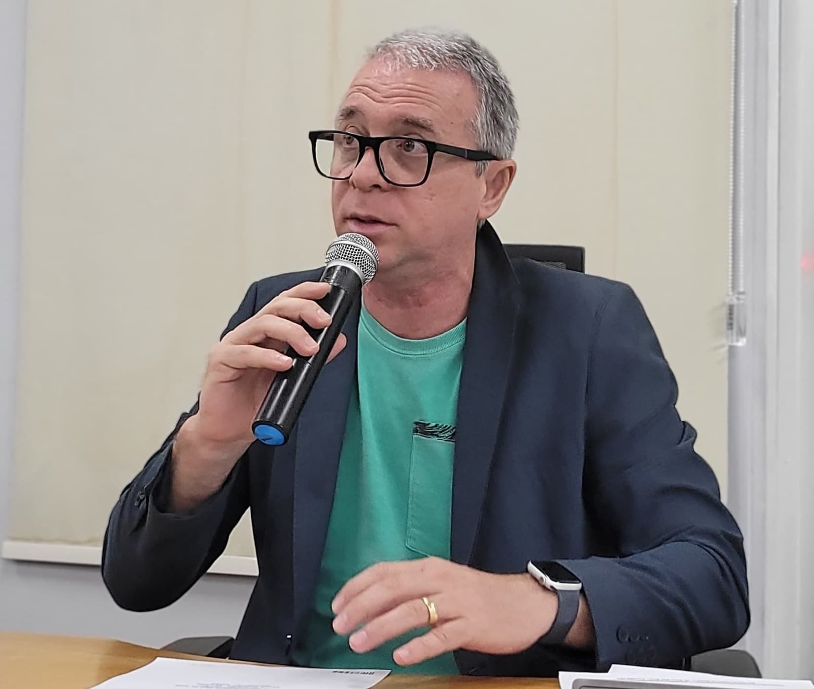 Samyr cobra informações sobre a frota de ônibus que atende escolas rurais