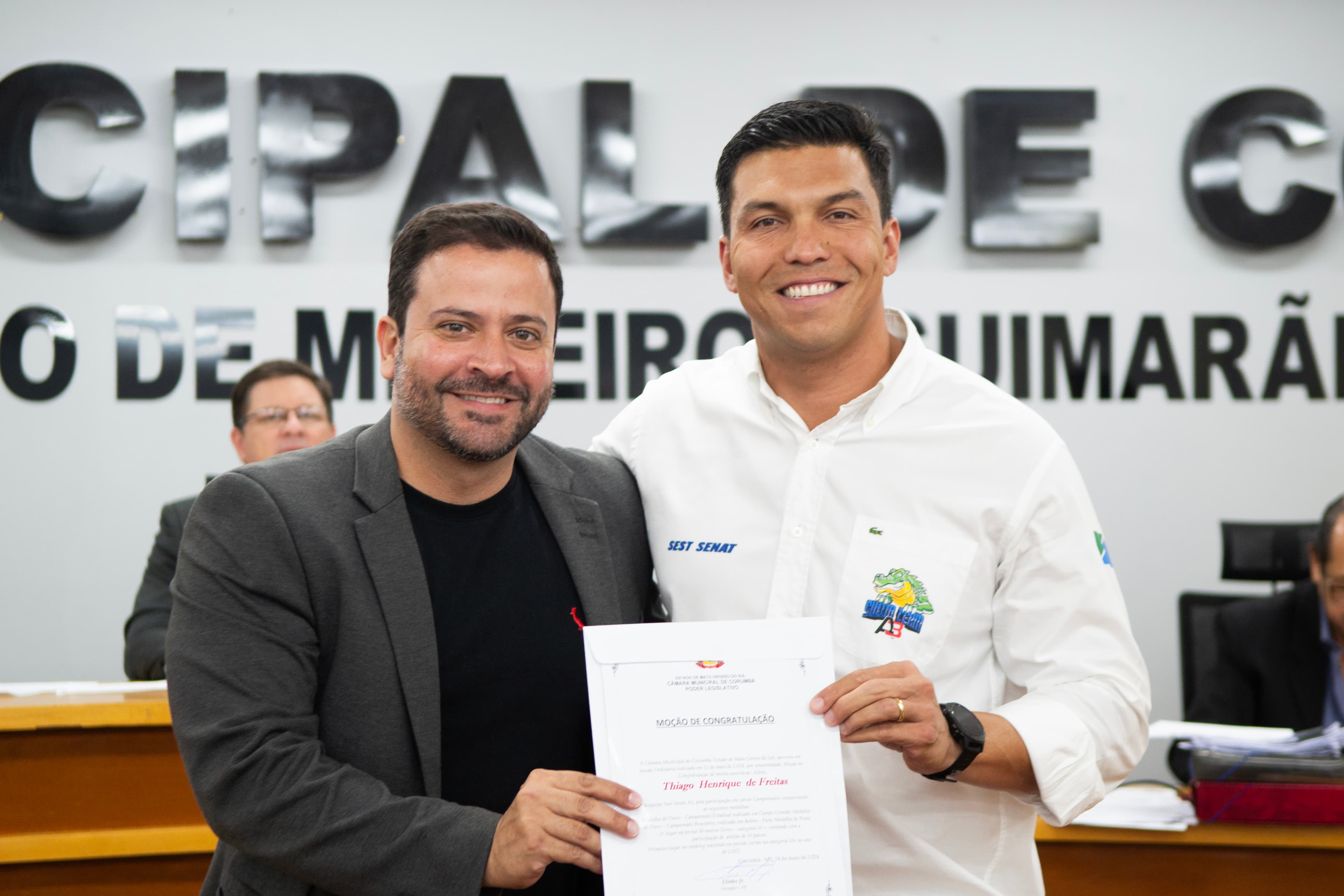 Nadador corumbaense é homenageado na Câmara por conquistas nacionais e internacionais