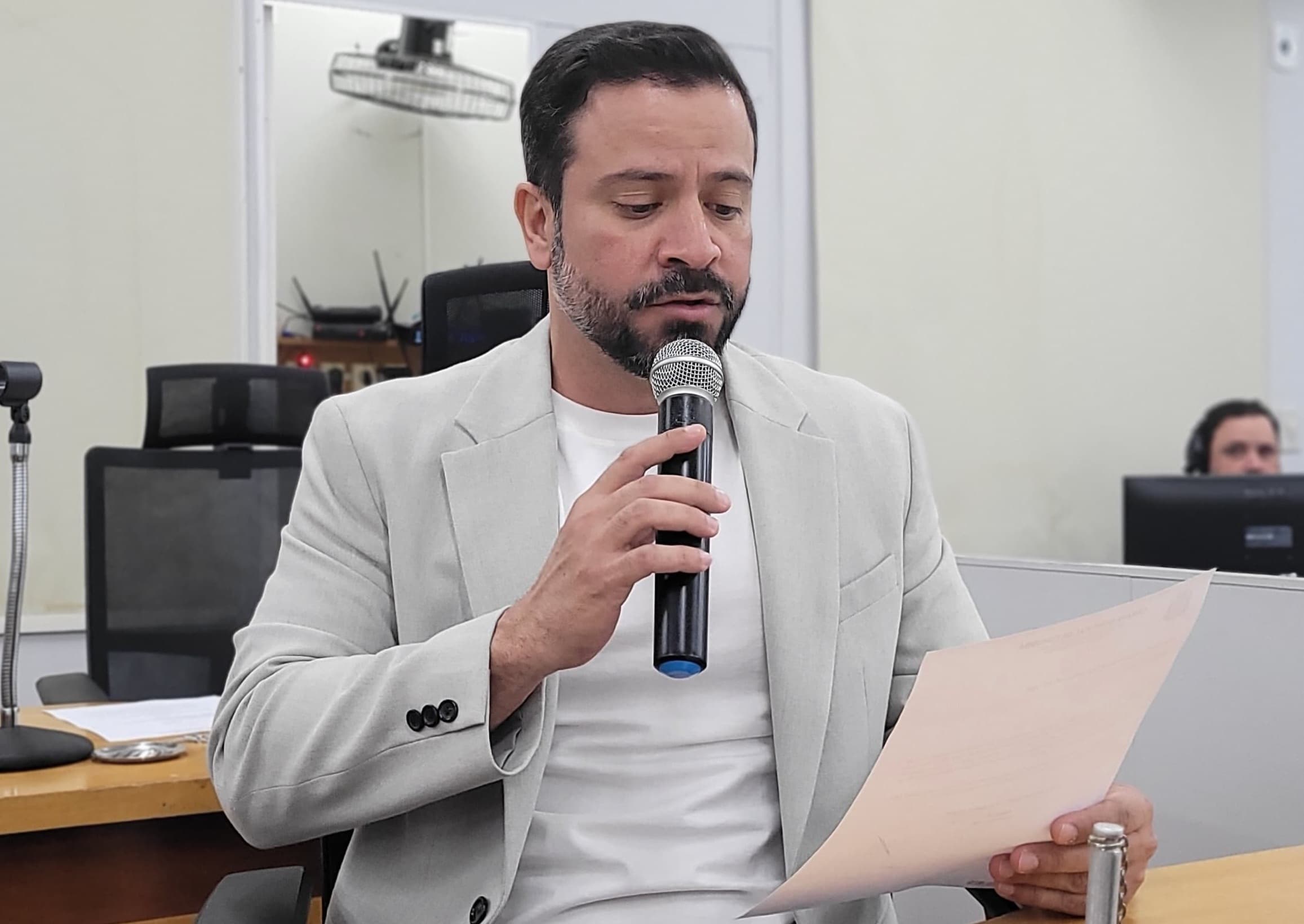 Na Câmara, Elinho pede informações sobre o sistema de iluminação pública de Corumbá