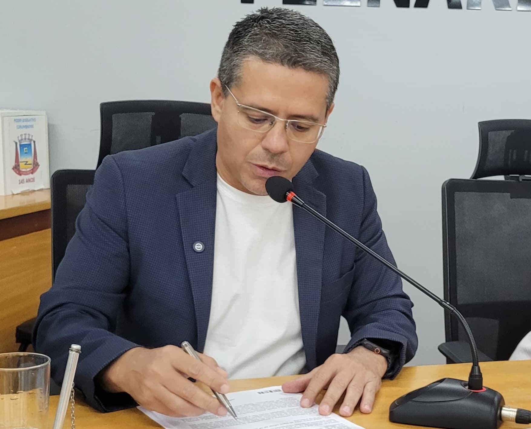 Alexandre aciona Procon para notificar bancos sobre Lei que obriga banheiros para clientes