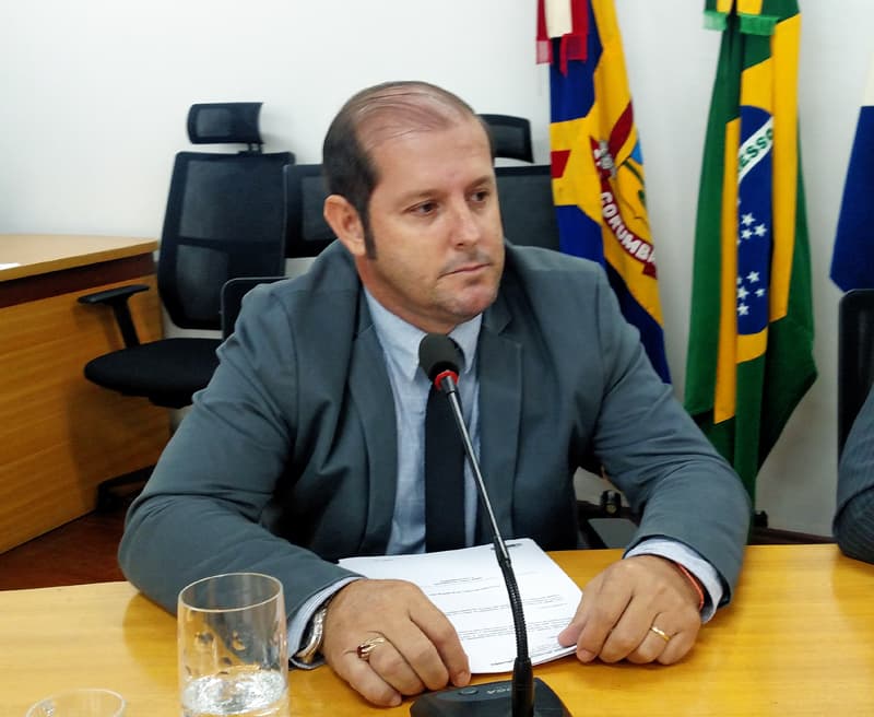 Vereador Gaúcho solicita melhorias em campos de futebol da cidade