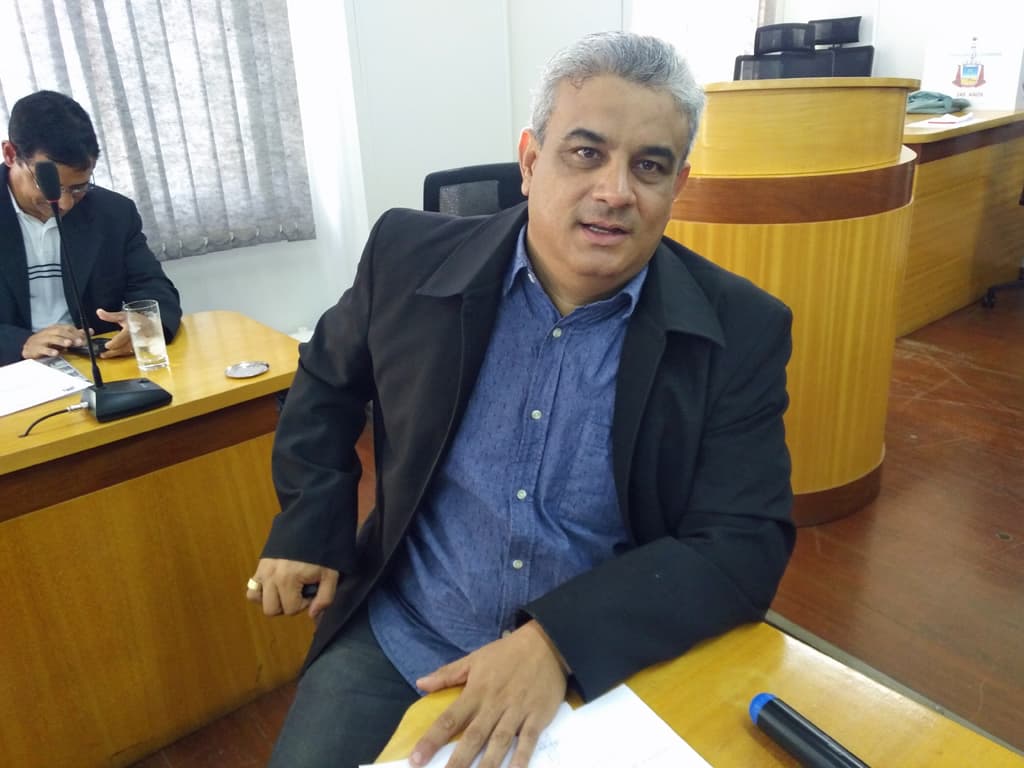 Vereador solicita biblioteca para atender crianças da Escola Ângela Perez