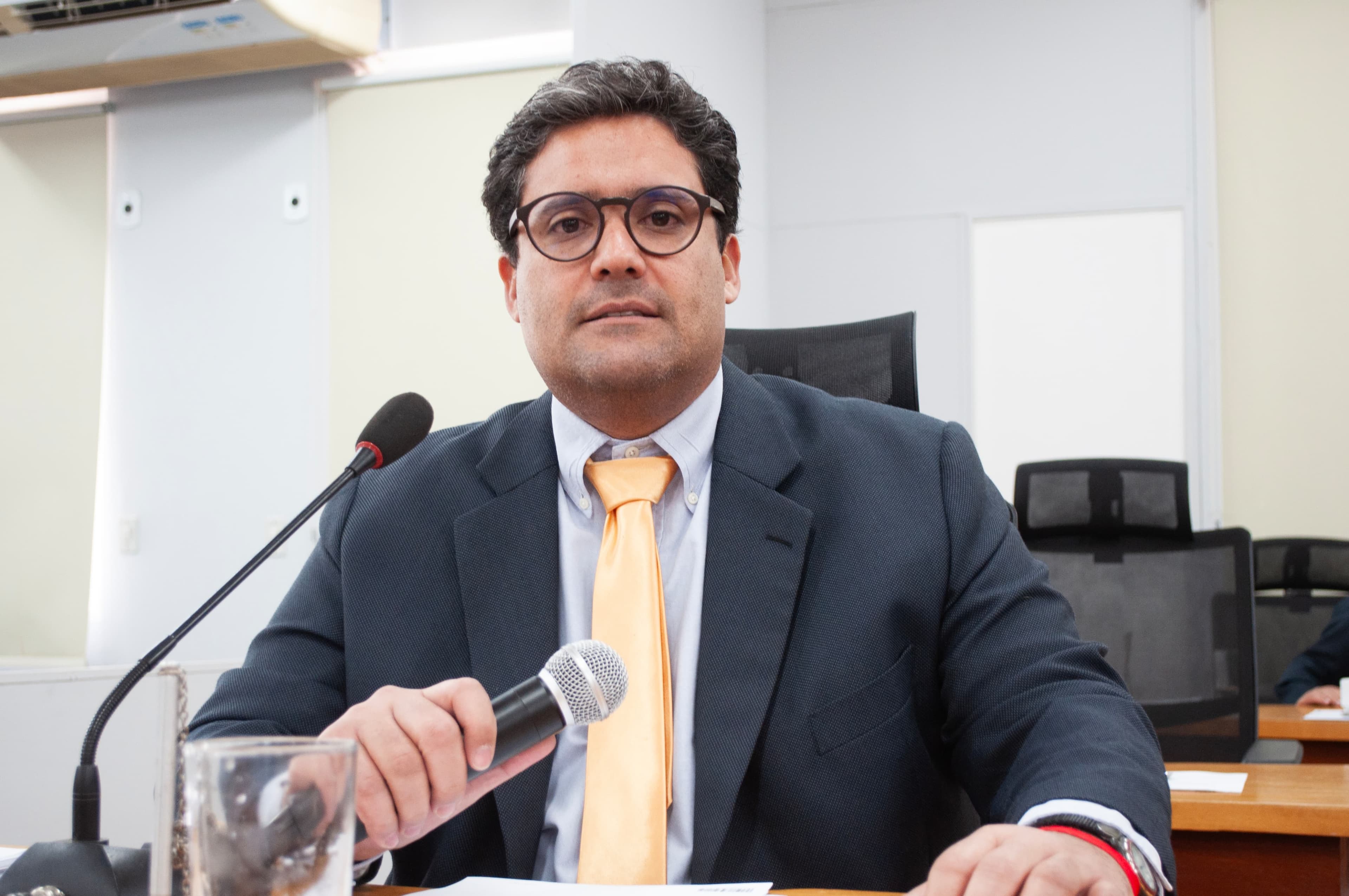 Chicão sugere decreto de Situação de Emergência para atender assentados e ribeirinhos