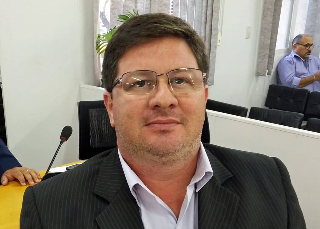 Na Câmara, vereador Bira pede recuperação de via no Bairro Aeroporto