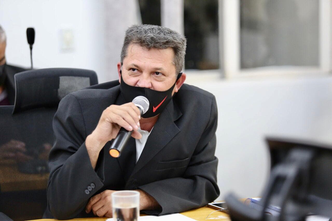 Preocupado com a dengue, vereador pede ação rigorosa contra proprietários de imóveis sujos