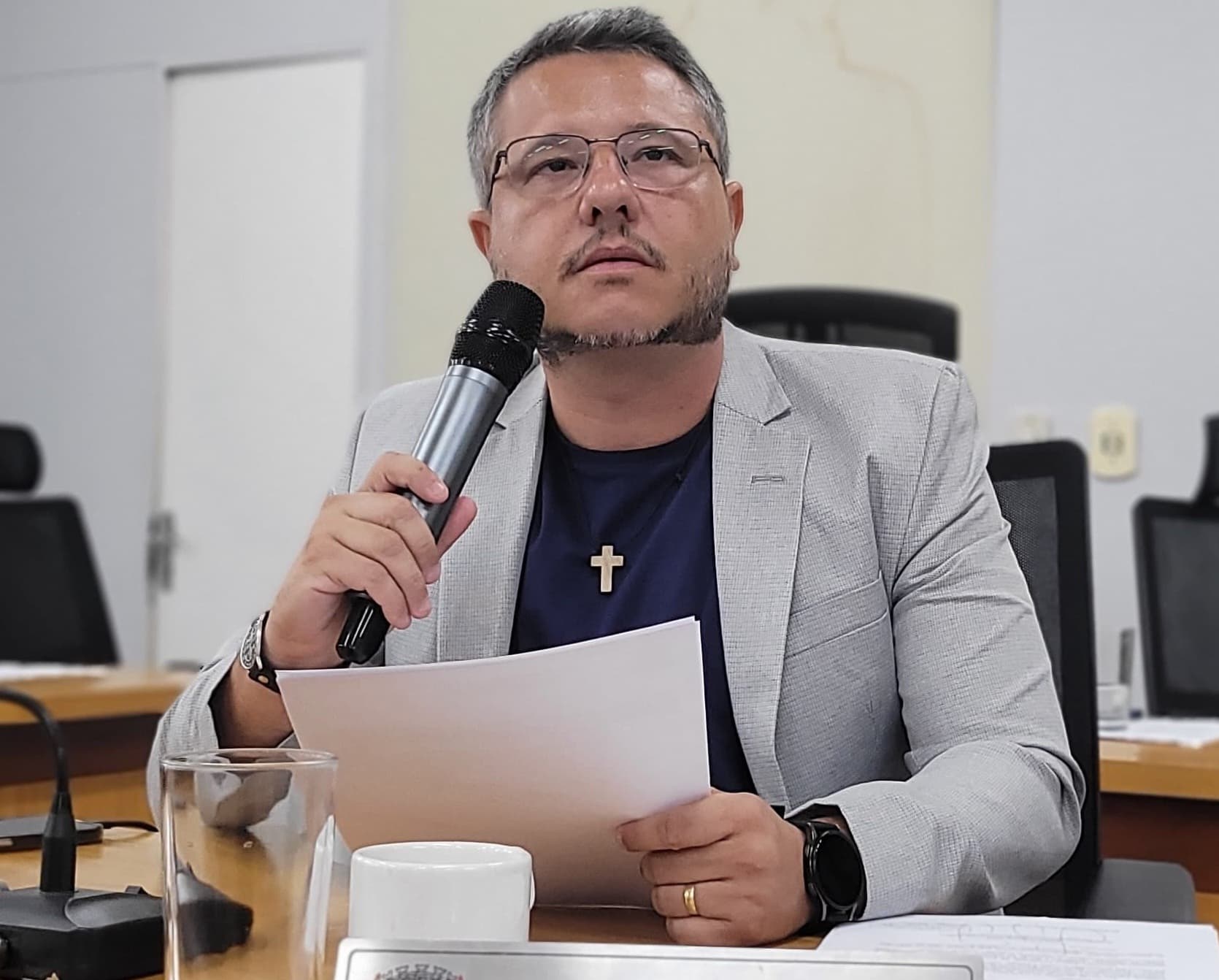 Cazarin pede ao Executivo, implementação do projeto Mulheres em Rede