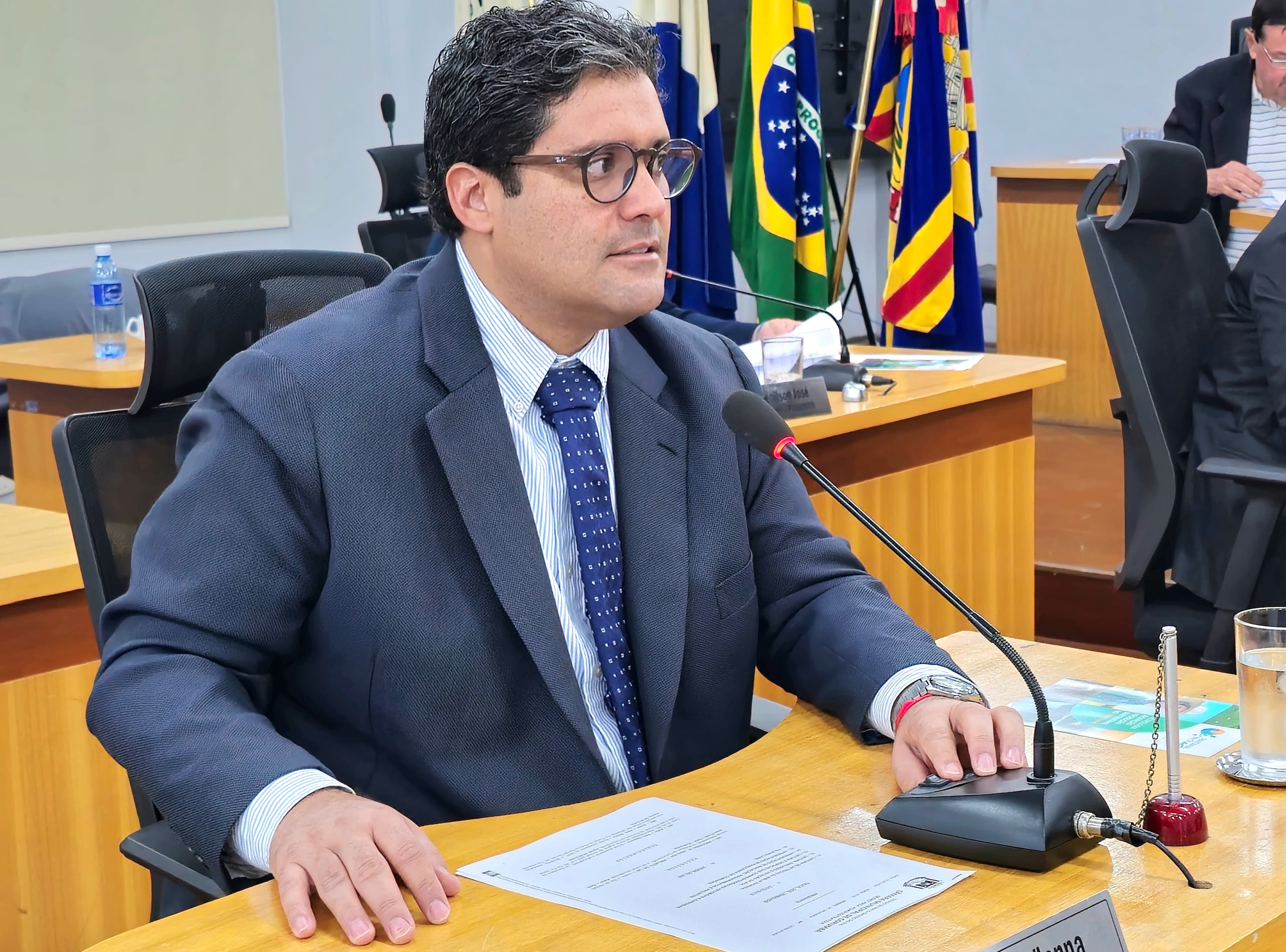 Chicão questiona renovação de contratos com empresa que teria adulterado documentos